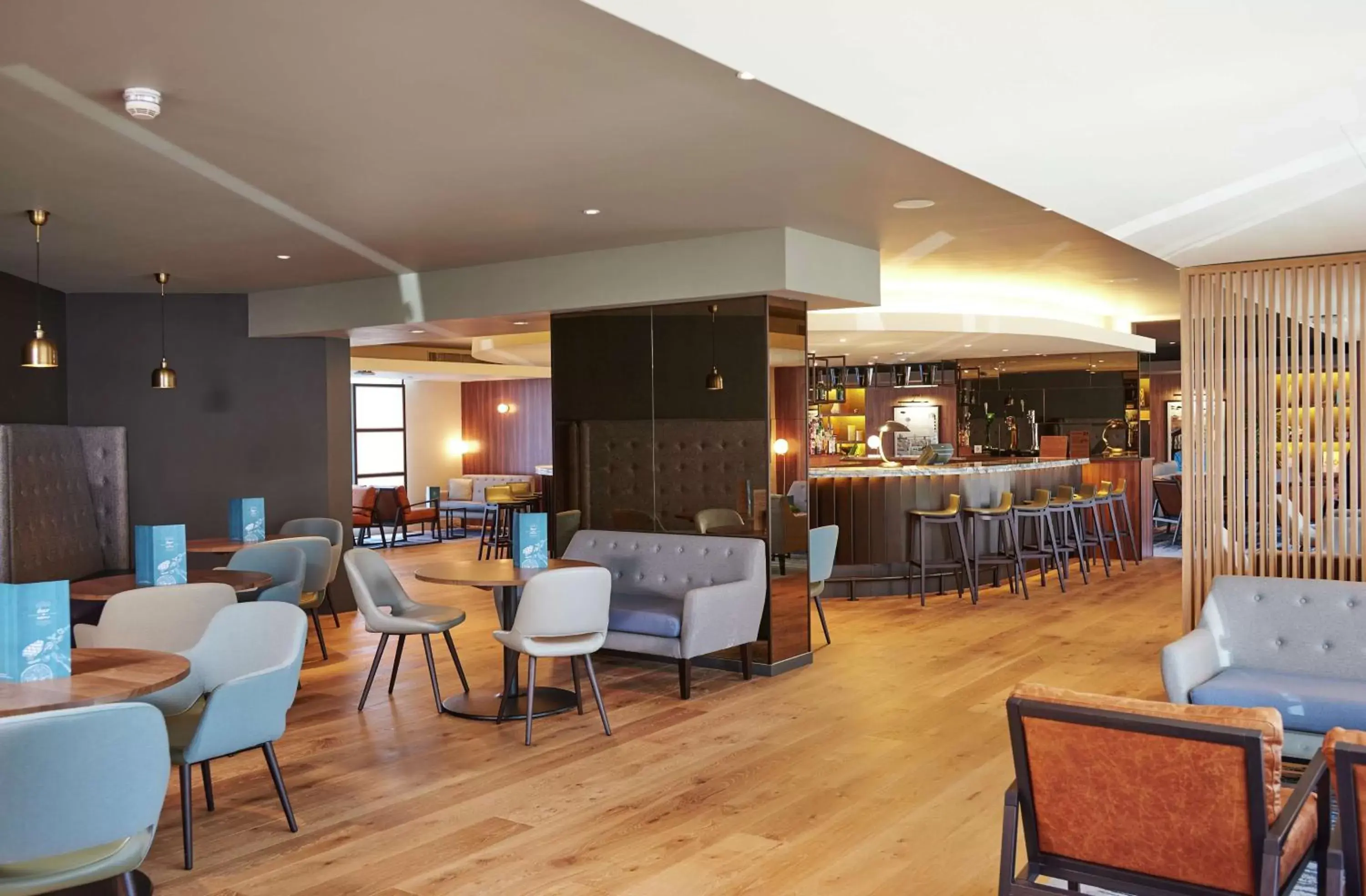 Dining area, Lounge/Bar in DoubleTree By Hilton London Excel