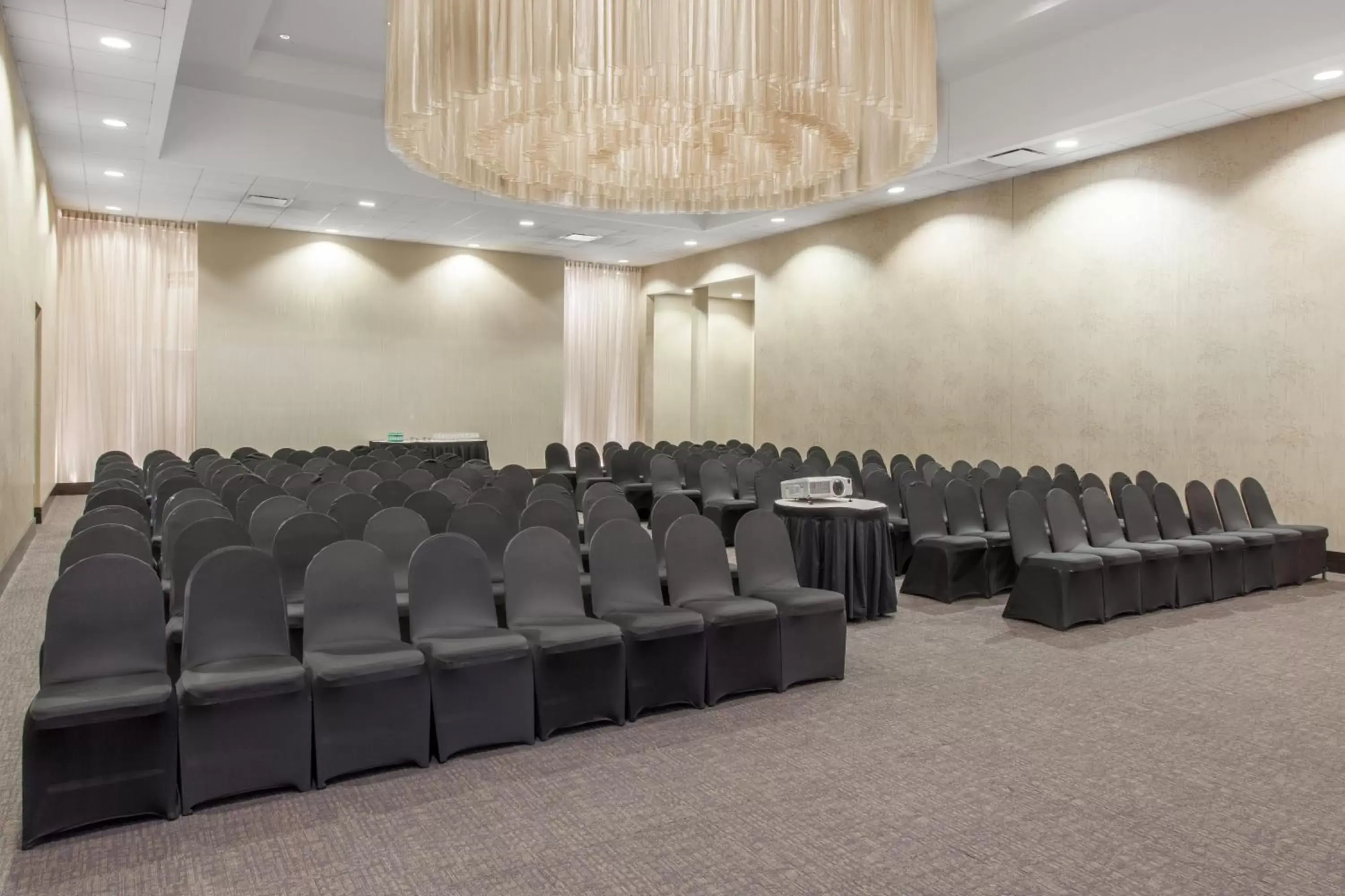 Banquet/Function facilities in Crowne Plaza Chicago O'Hare Hotel & Conference Center, an IHG Hotel