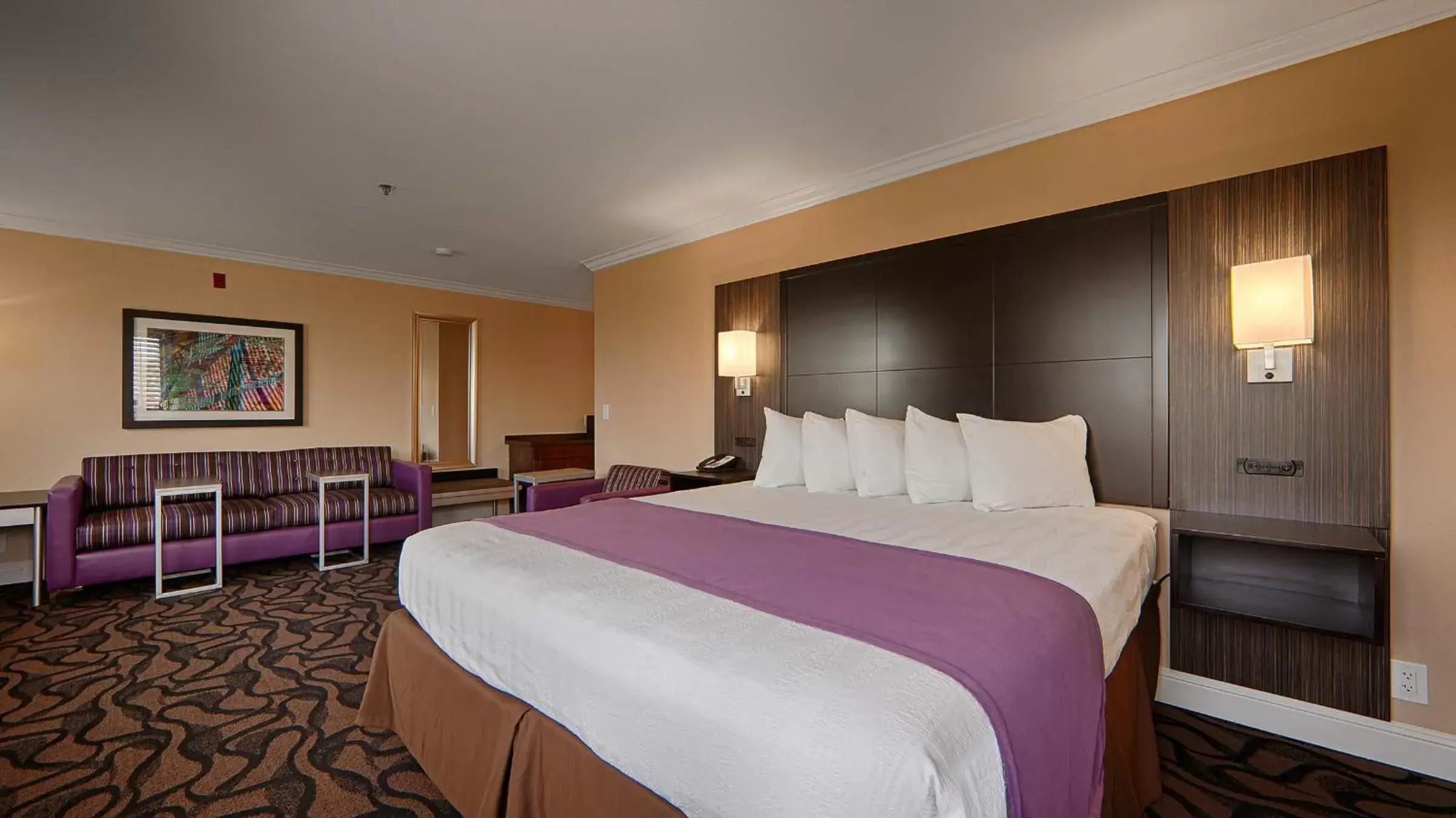 Bedroom, Bed in Best Western Plus Airport Plaza