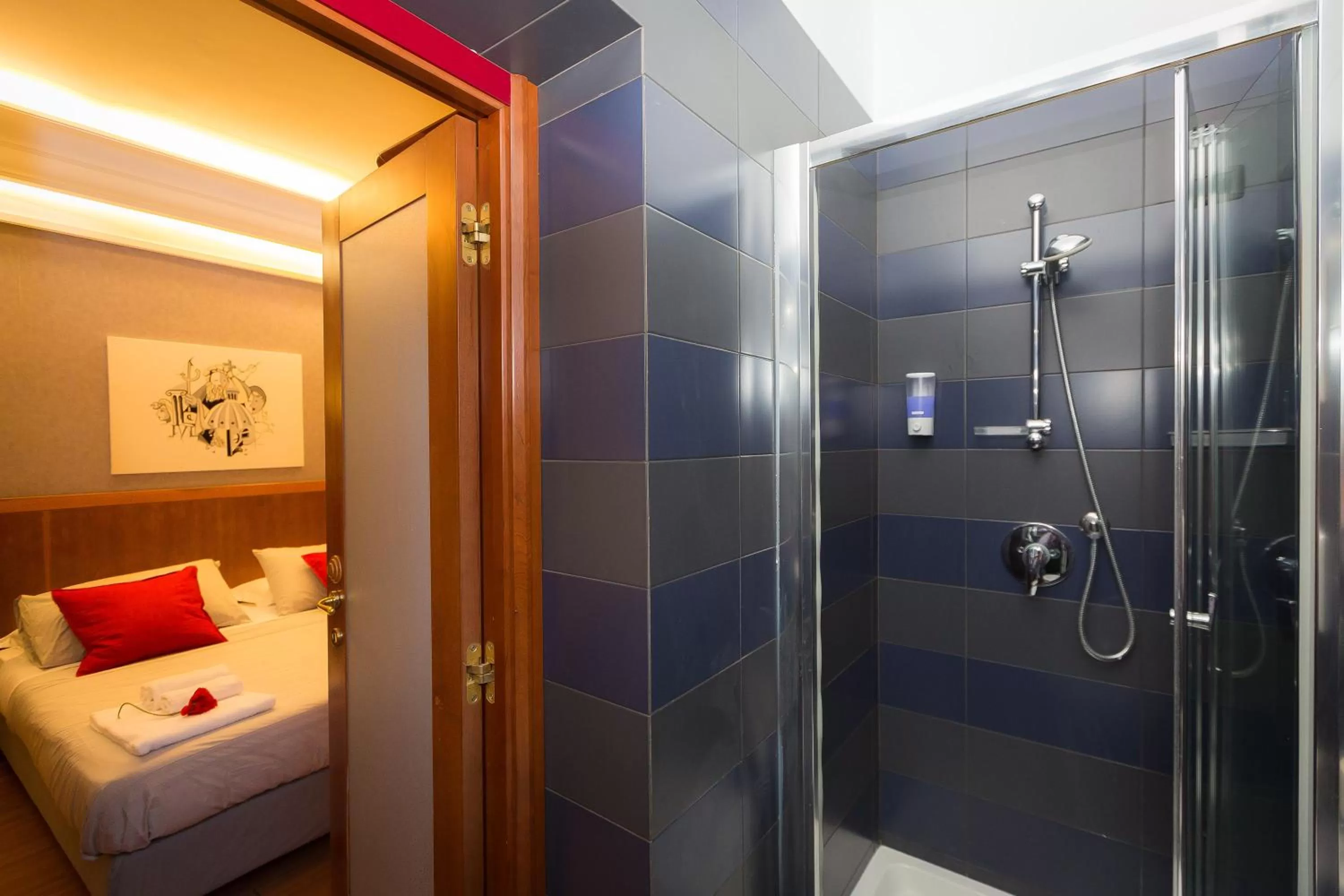 Shower, Bed in Filomena Arthouse