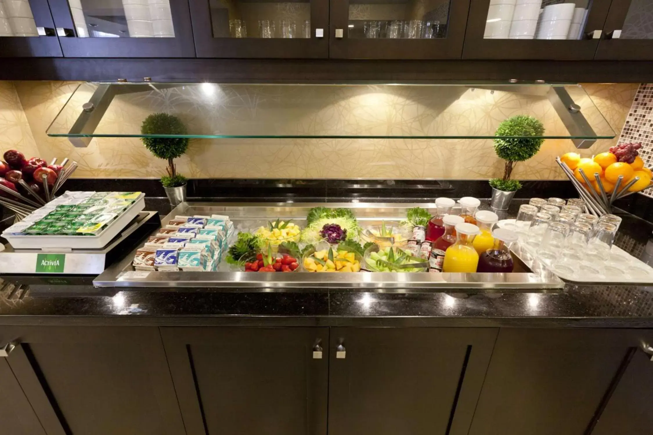 Dining area in Hilton Garden Inn Toronto/Brampton