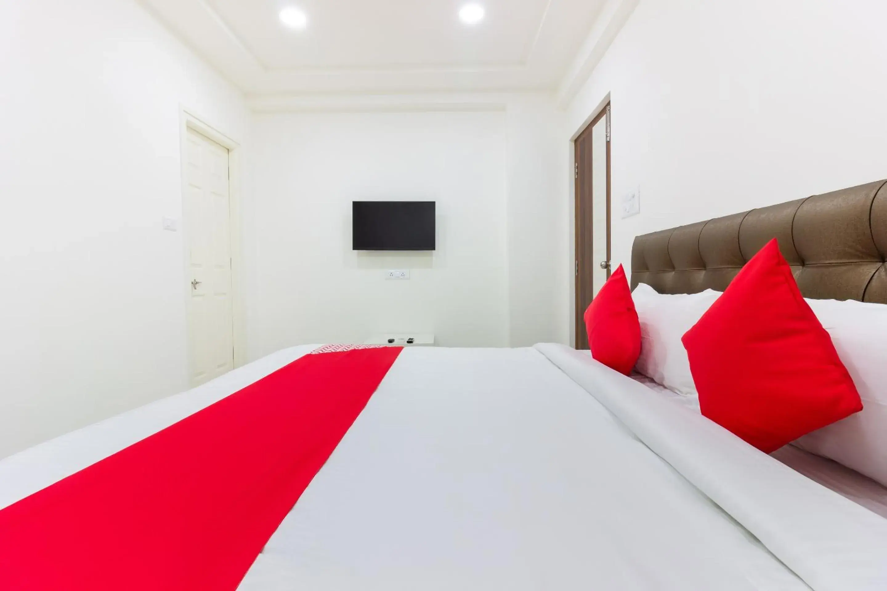 Bedroom, Bed in OYO Qualia Inn Kondapur Near Botanical Garden