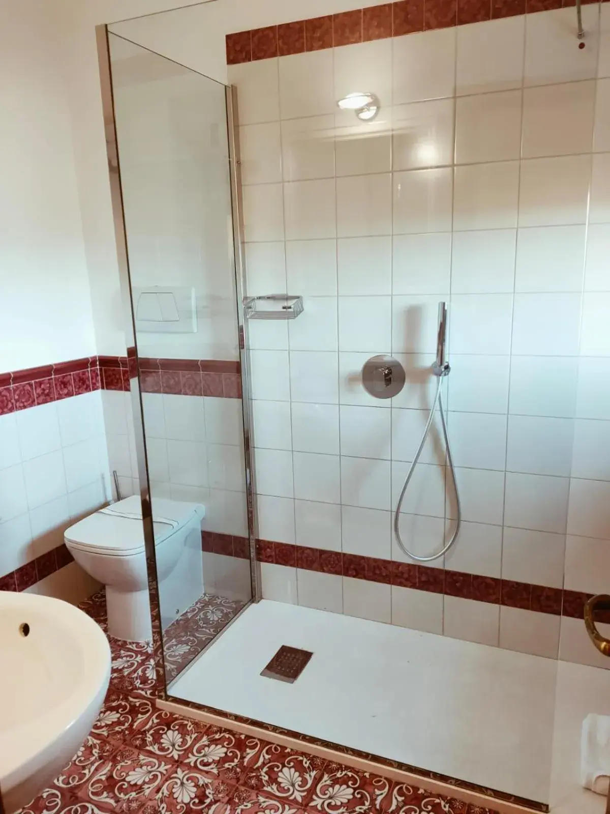 Shower, Bathroom in Hotel Villa San Lucchese