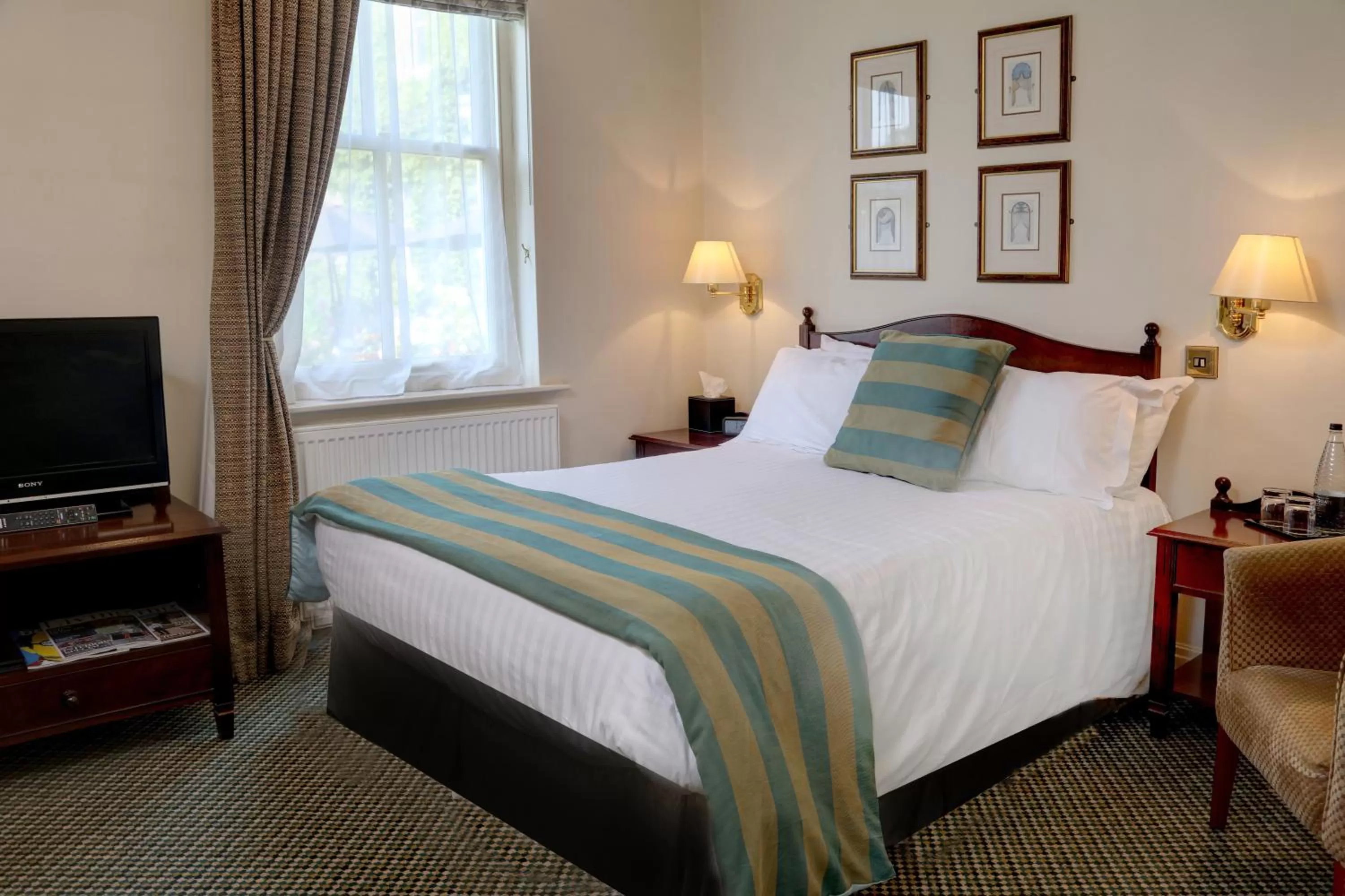 Bed in Best Western Forest and Vale Hotel