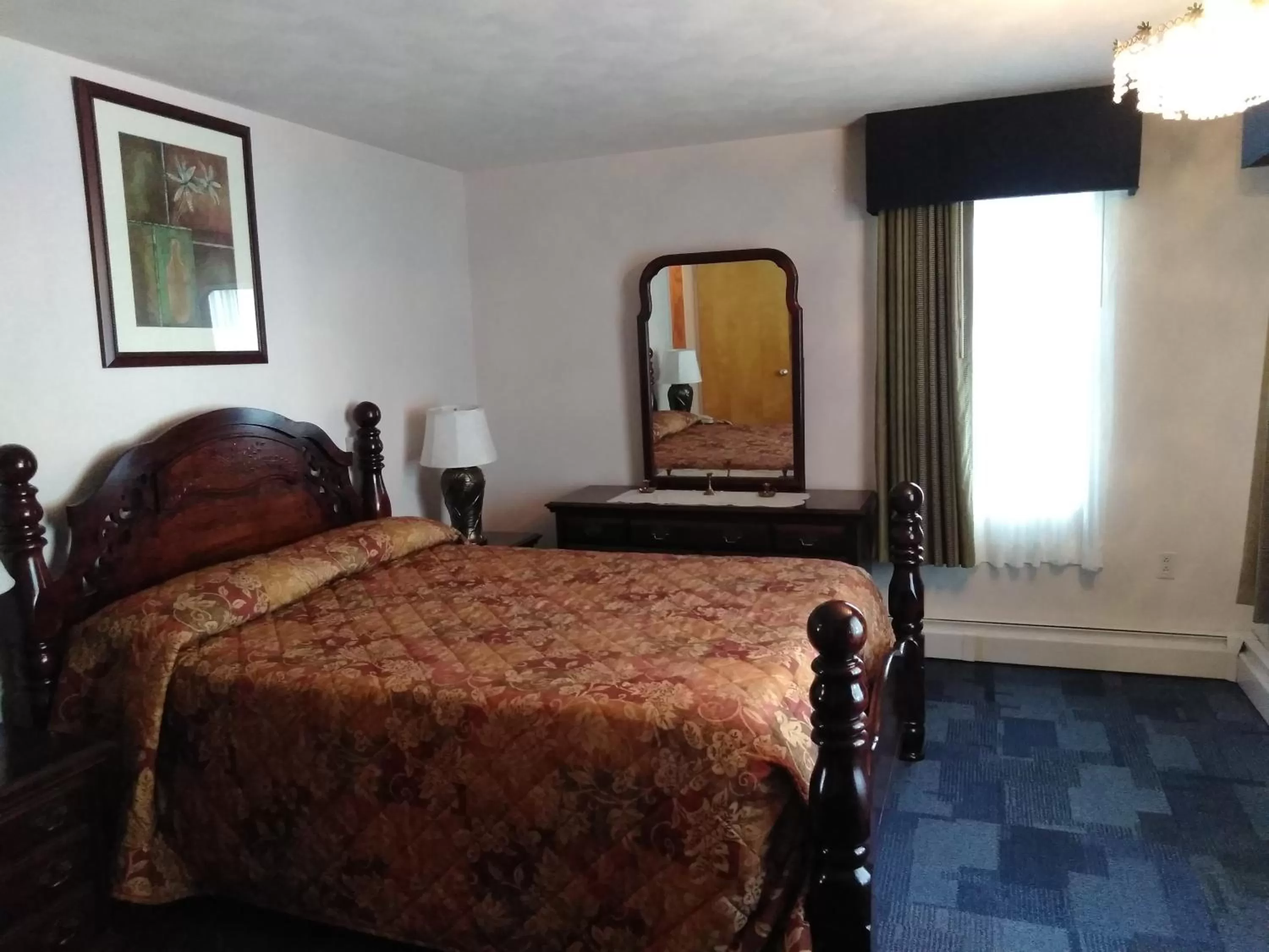 Bed in The Cardinal Inn