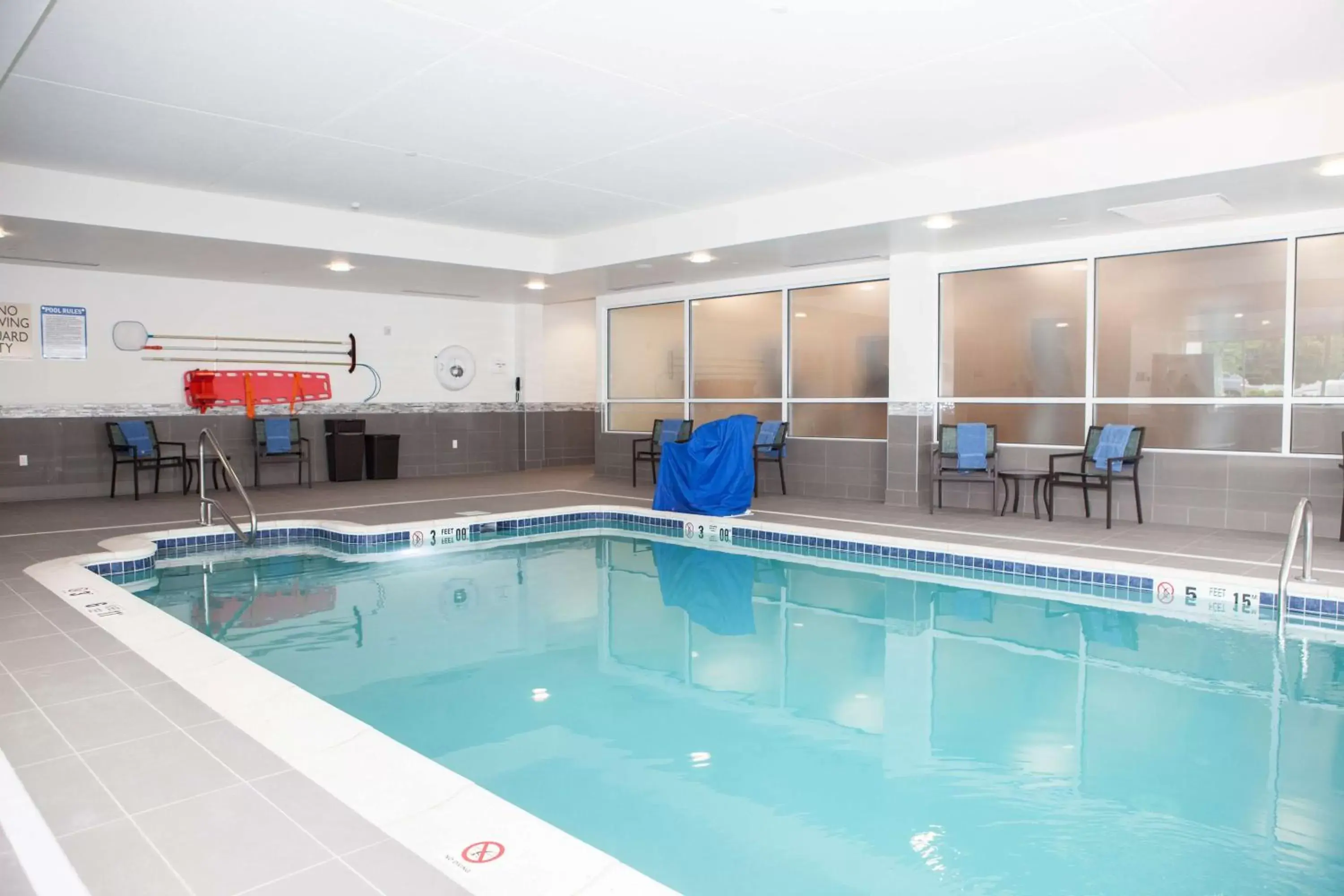 Photo of the whole room, Swimming Pool in Hilton Garden Inn Springfield