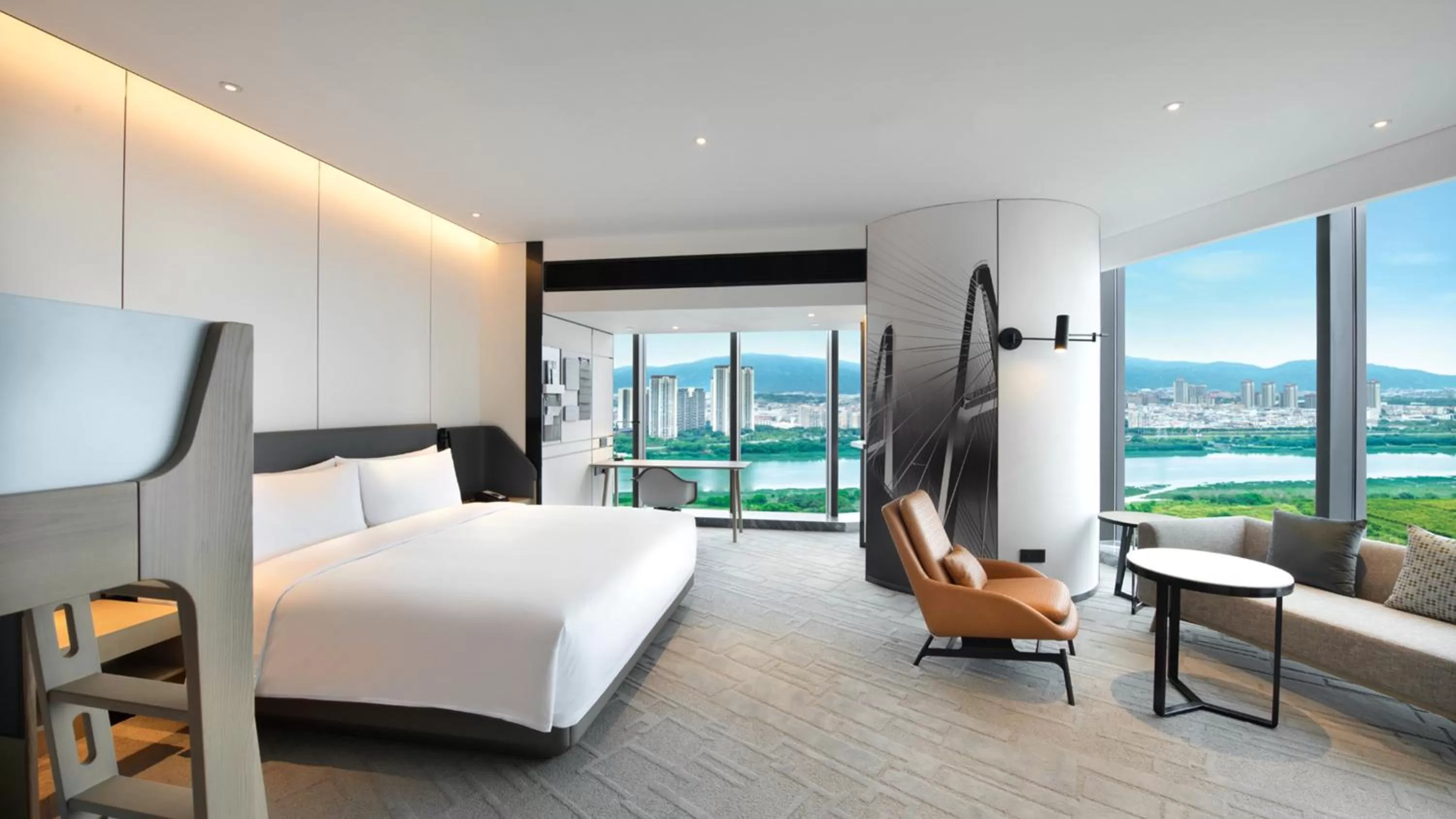 Photo of the whole room, Bed in Crowne Plaza Quanzhou Riverview by IHG