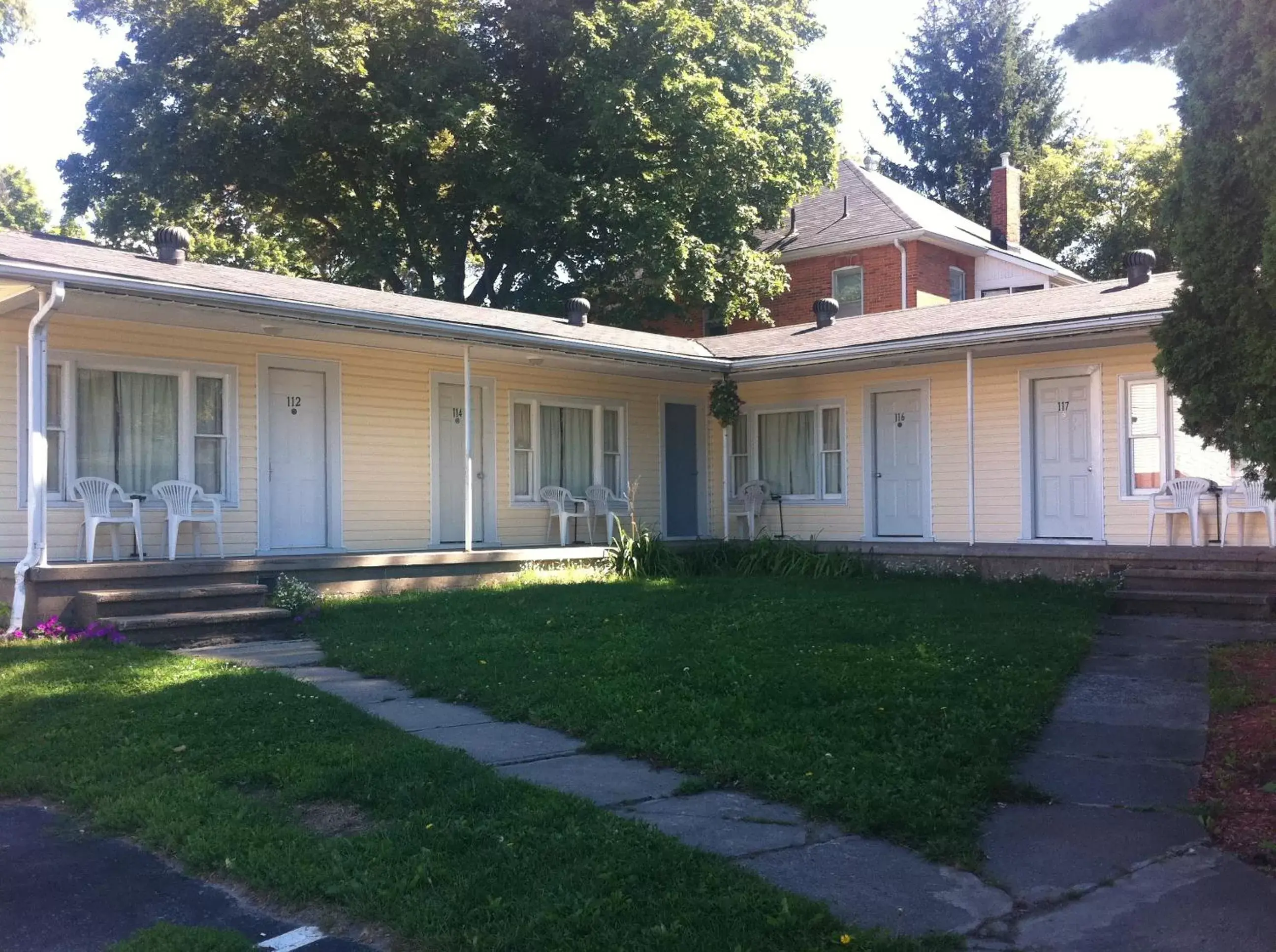 Property Building in Bracebridge Inn