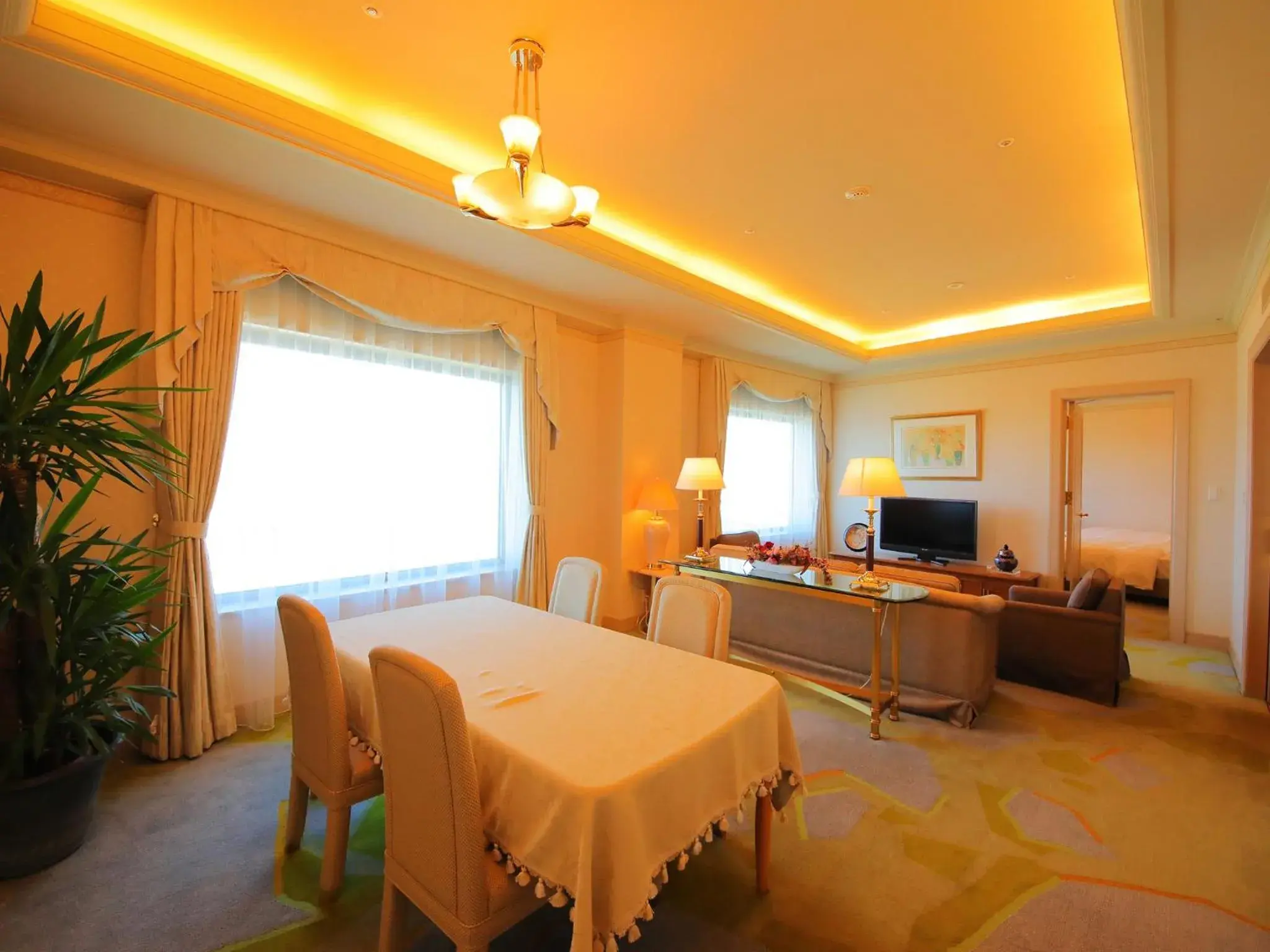 Photo of the whole room, Dining Area in Surfeel Hotel Wakkanai