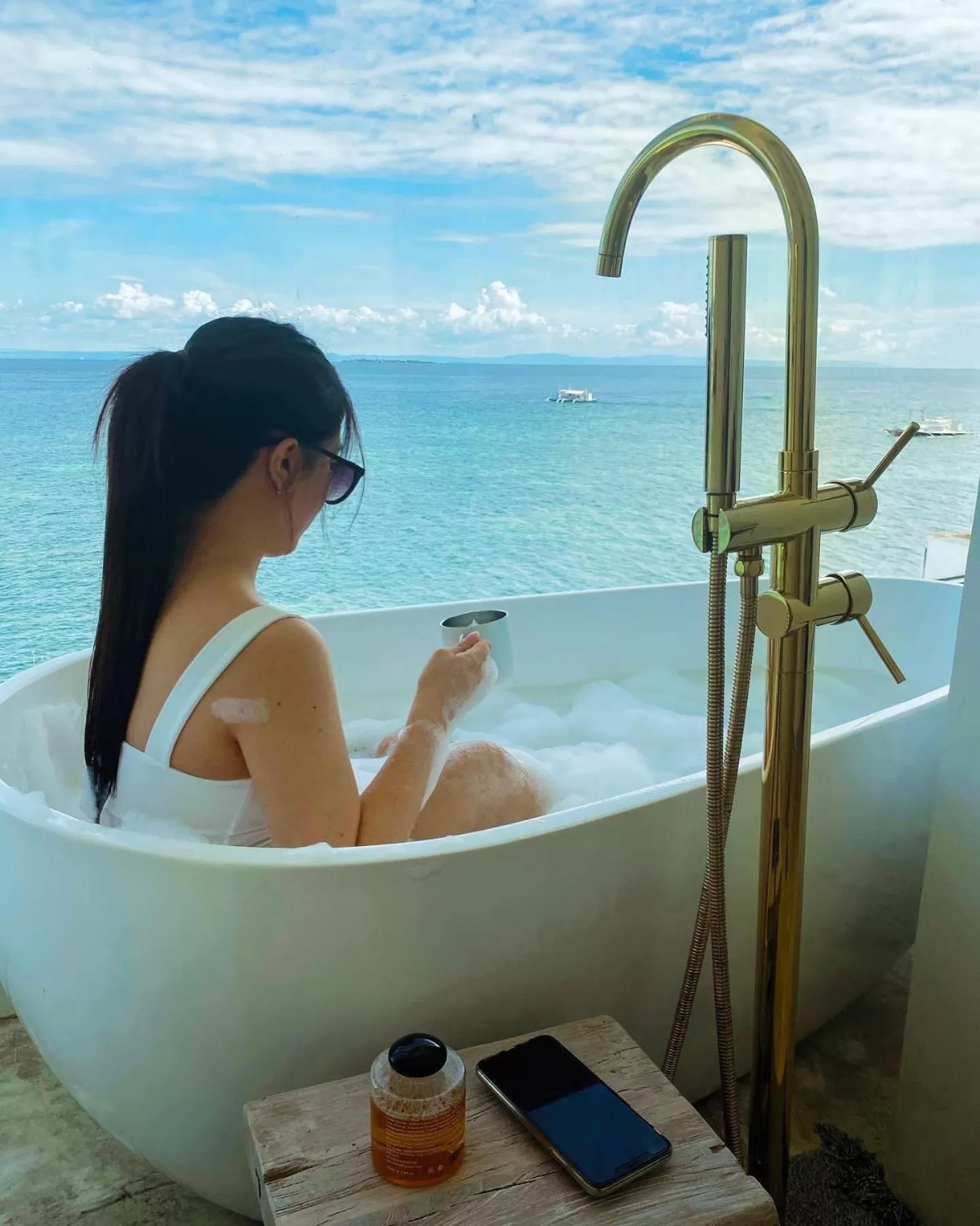 People in Sugarsea Inn & Dive shop