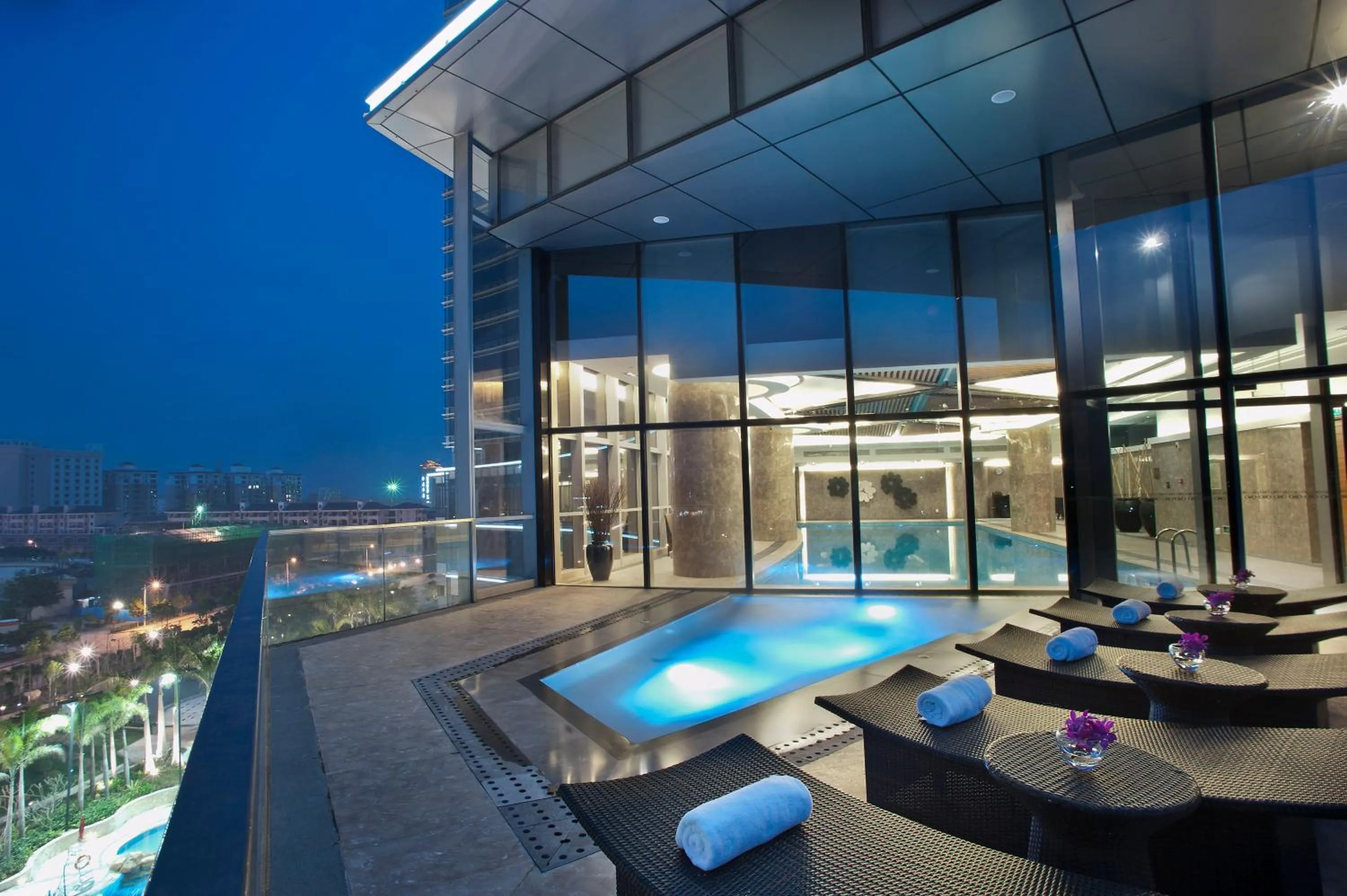Swimming pool in Crowne Plaza Huizhou by IHG