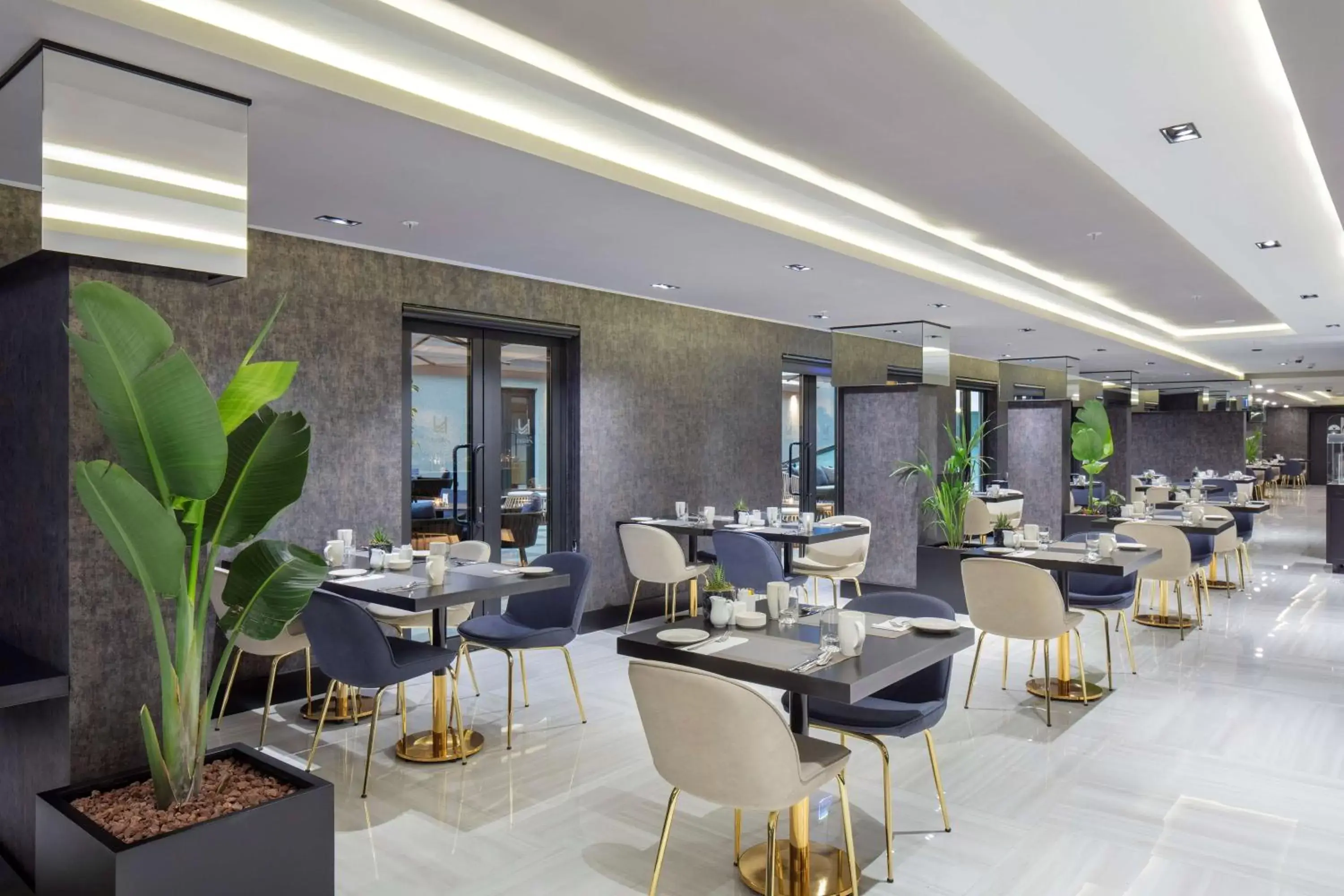 Breakfast, Restaurant/Places to Eat in Radisson Hotel Izmir Aliaga