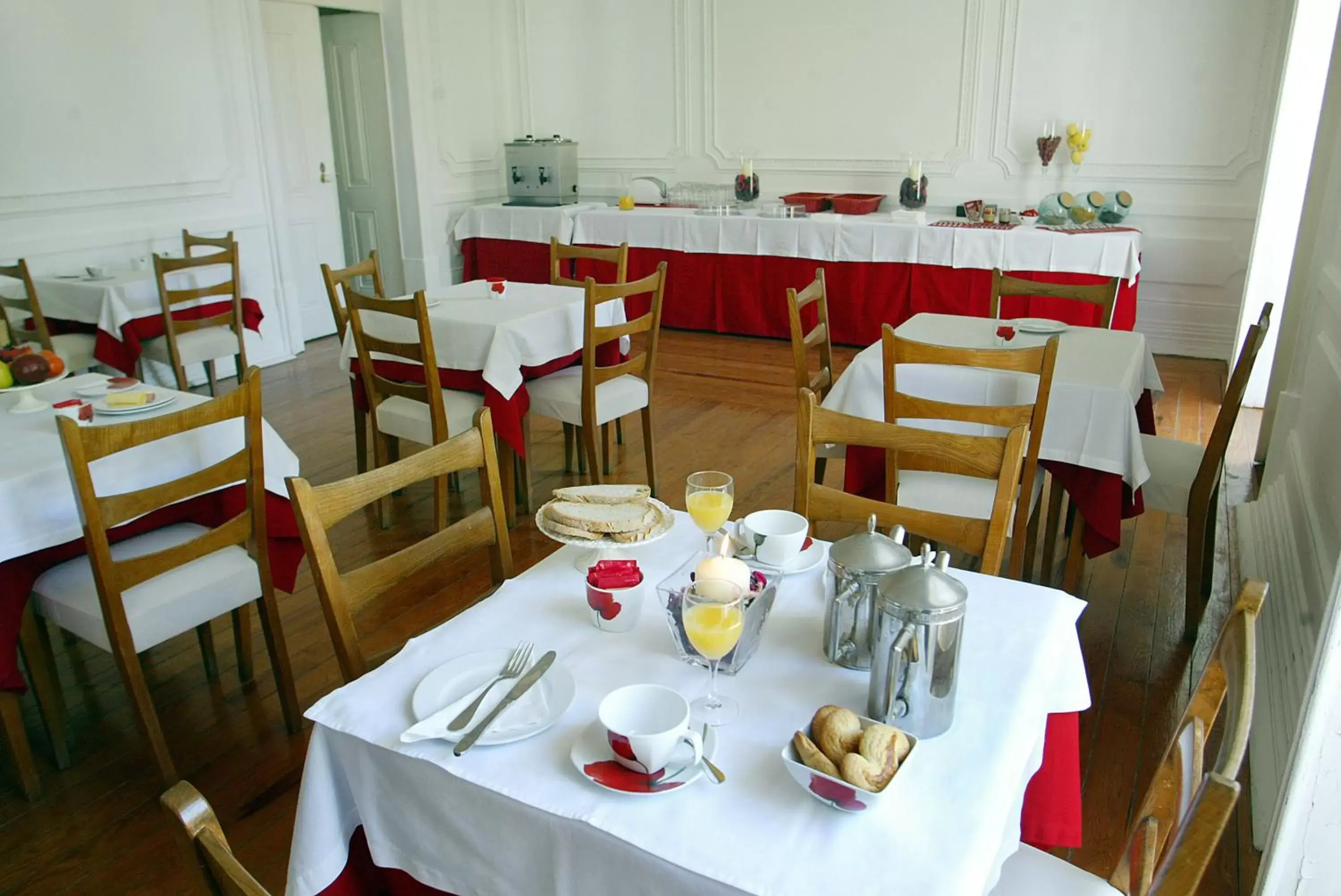 Restaurant/Places to Eat in Hotel de Moura