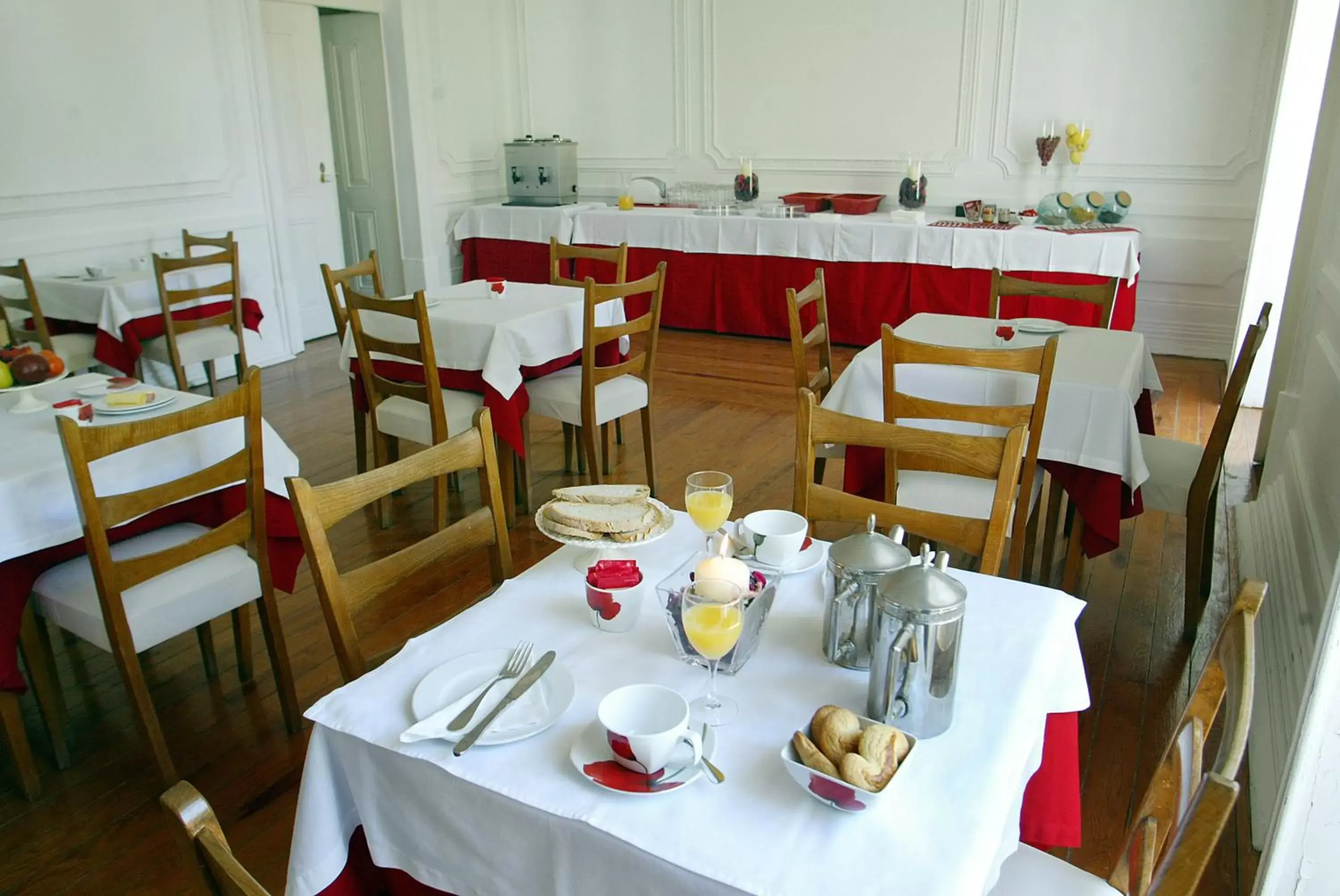 Restaurant/places to eat in Hotel de Moura Restaurant/places to eat in Hotel de Moura
