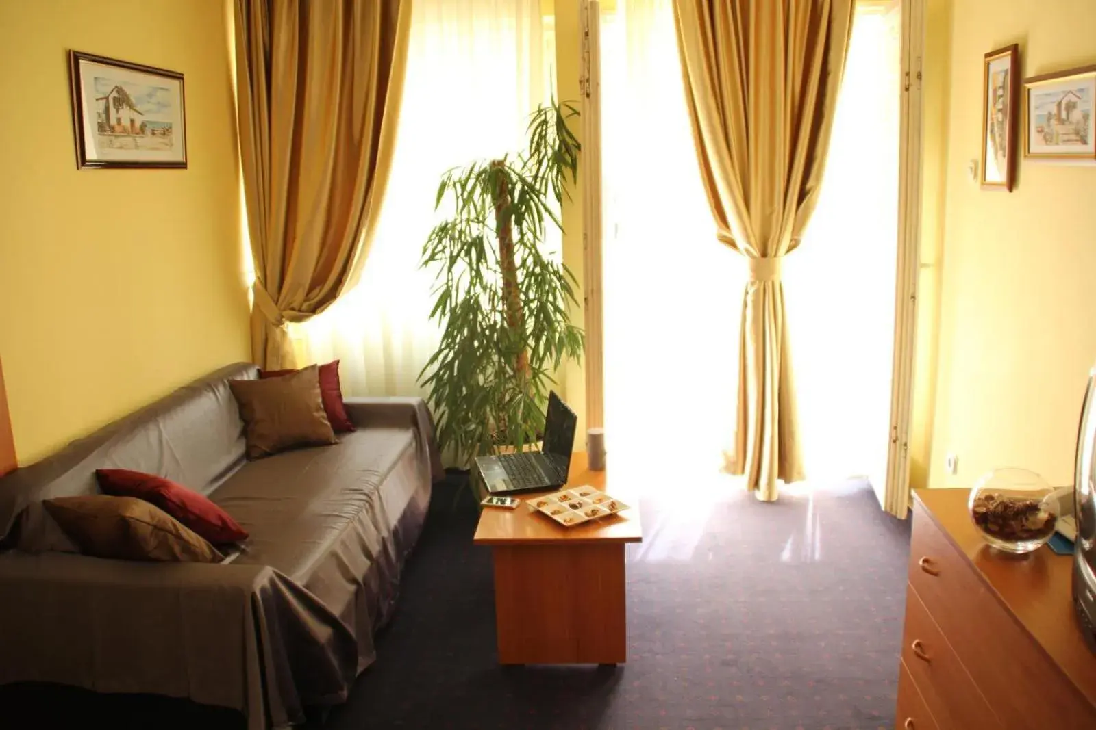 Balcony/Terrace, Seating Area in Hotel Pula