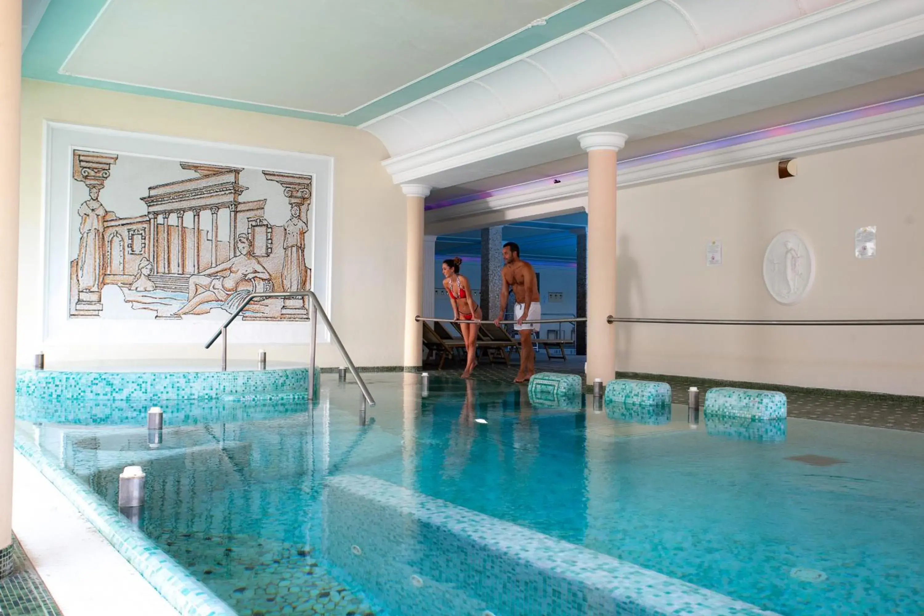 Hot Tub, Swimming Pool in Palace Hotel Meggiorato