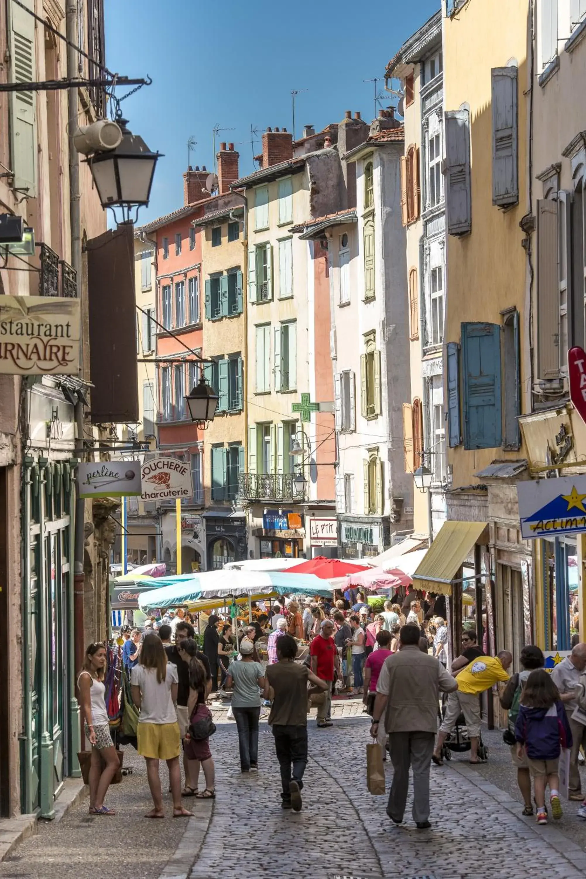 Neighbourhood, Neighborhood in Hôtel des Capucins