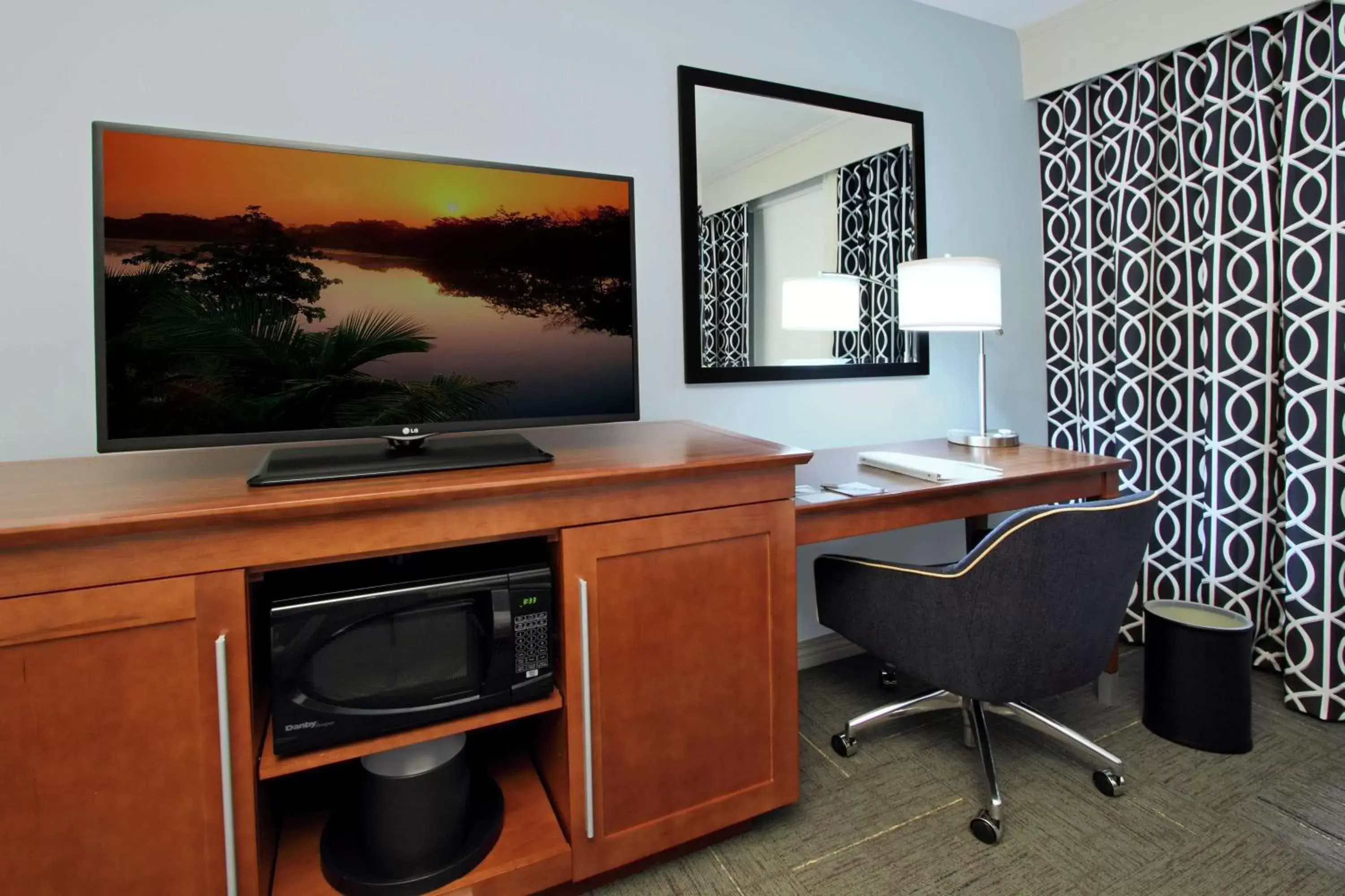 Queen Room with Spa Bath in Hampton Inn Richland/South Jackson Queen Room with Spa Bath in Hampton Inn Richland/South Jackson