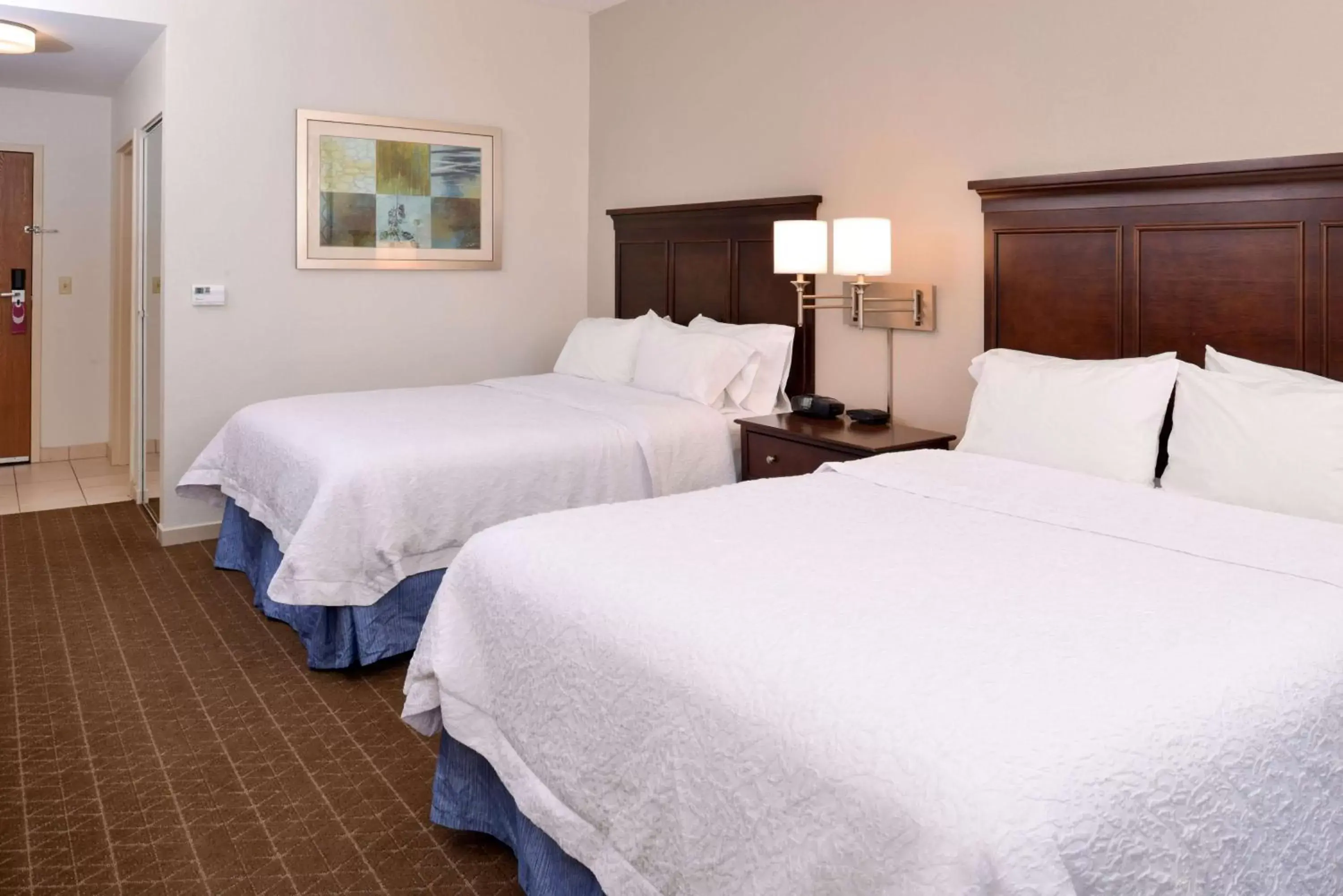 Bathroom, Bed in Hampton Inn & Suites Pueblo-Southgate