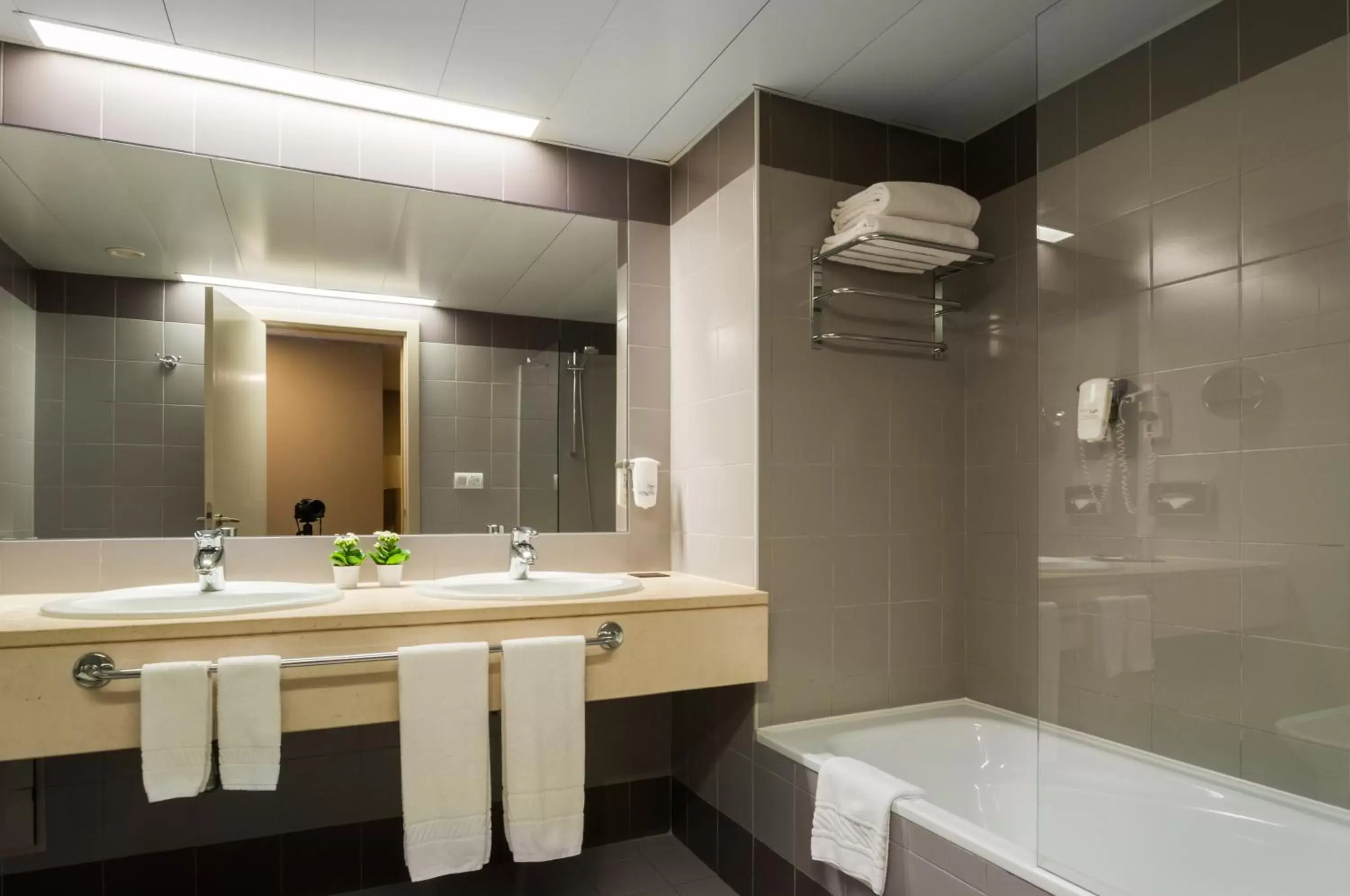 Bathroom in Portus Cale Hotel