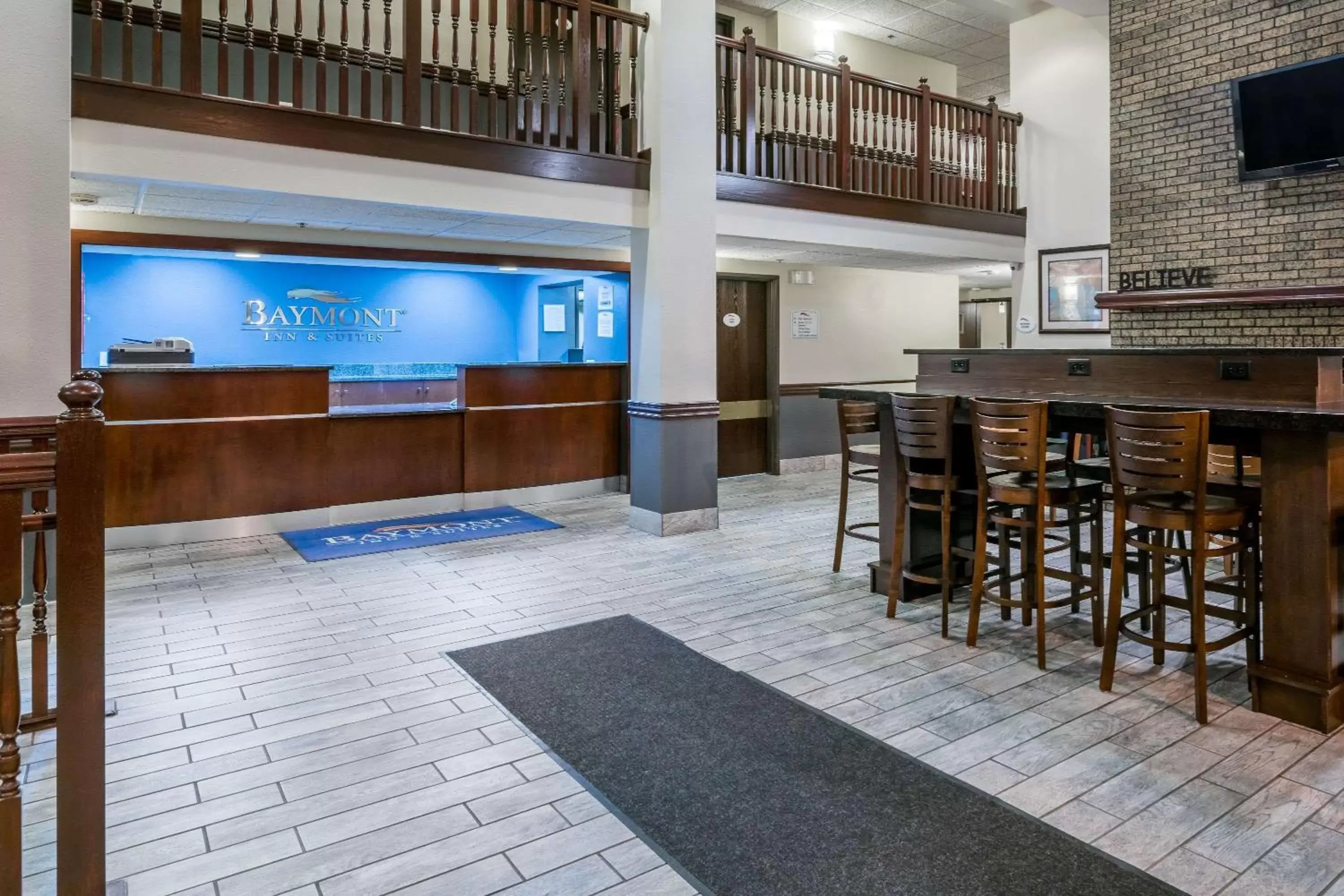 Lobby or reception in Baymont by Wyndham Bloomington MSP Airport