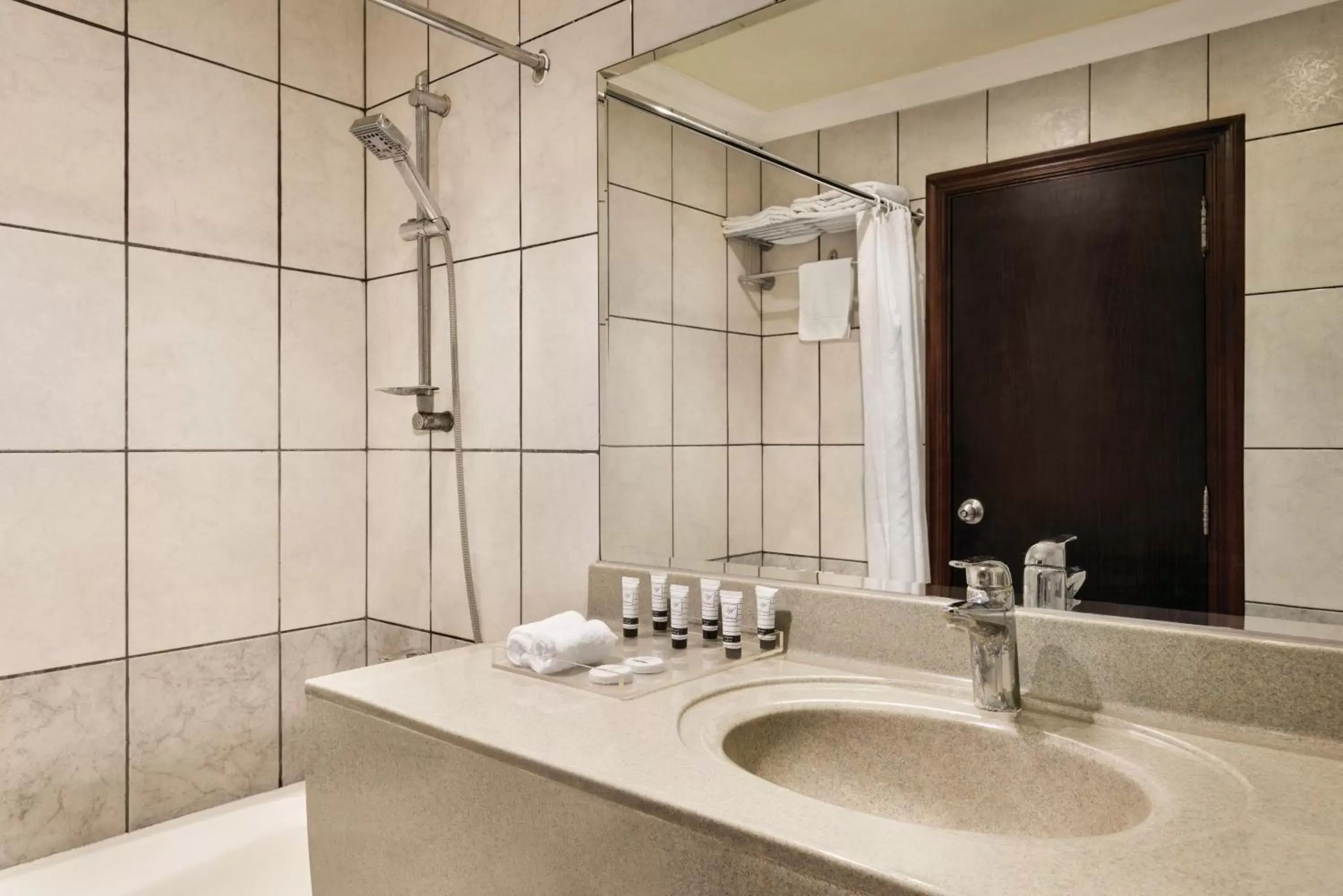 Shower, Bathroom in Howard Johnson Dammam Hotel