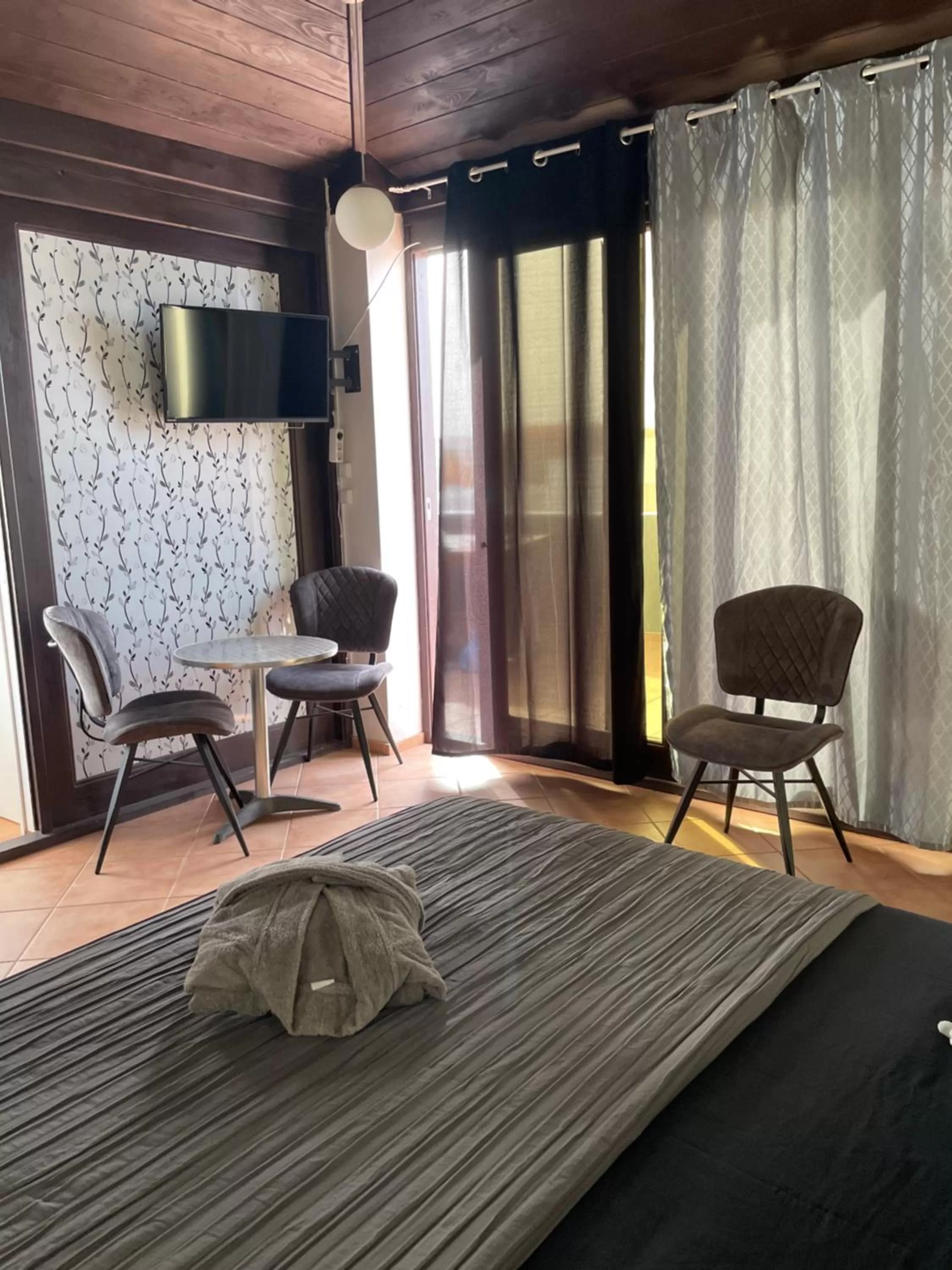 Dining area in Blue Eagle Guesthouse - Casa de hospedes