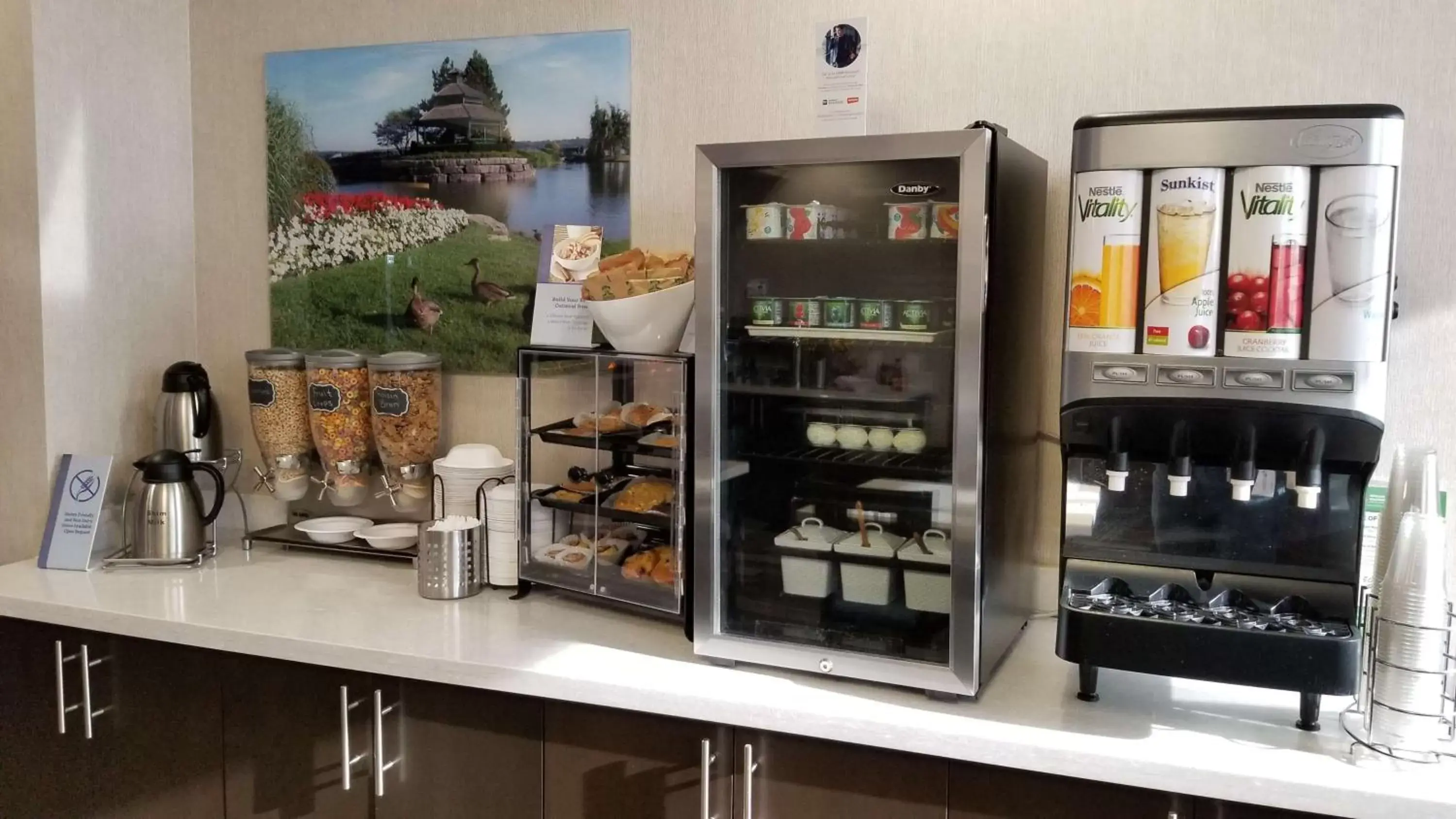 Restaurant/places to eat in Best Western Plus Barrie Restaurant/places to eat in Best Western Plus Barrie