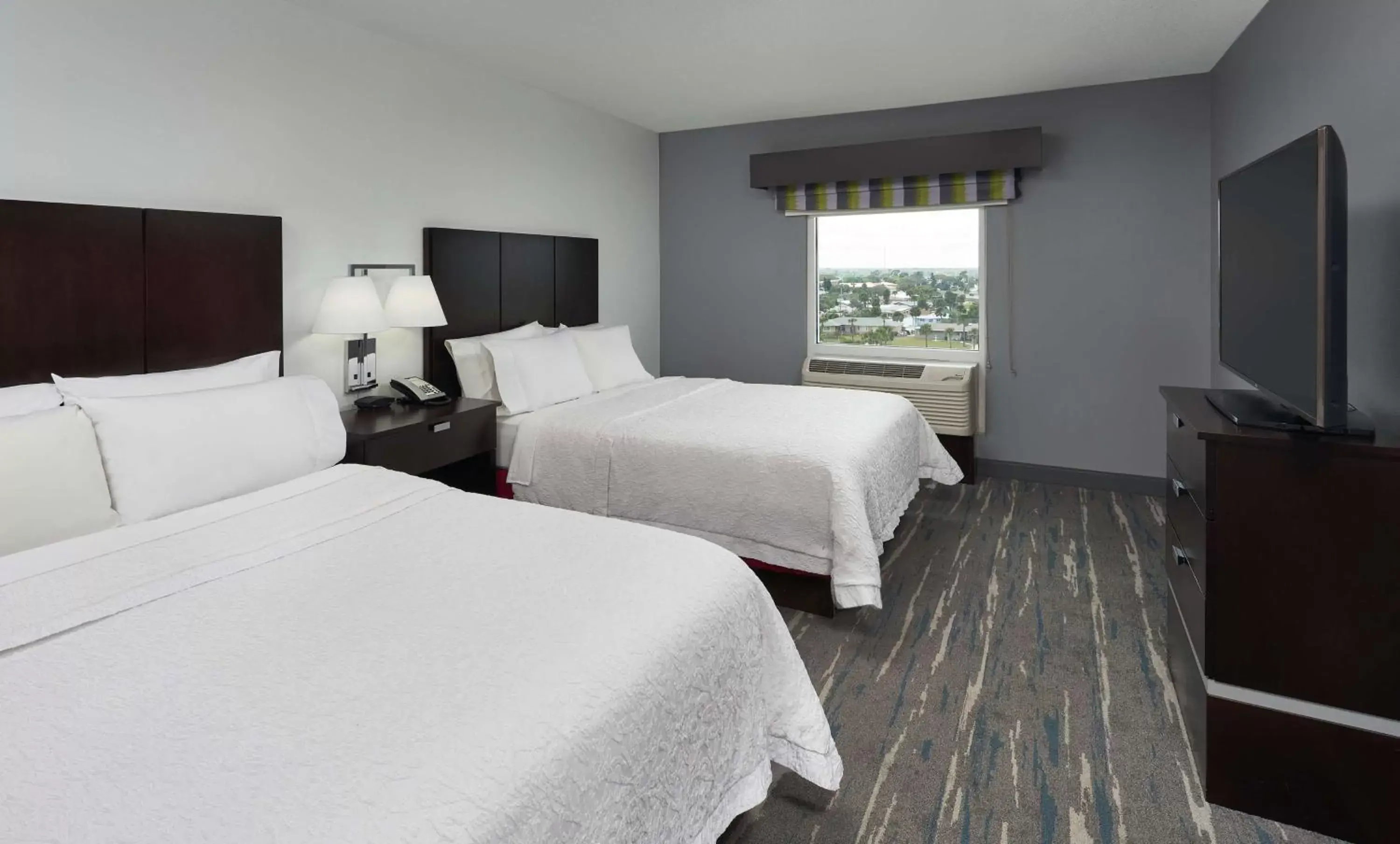 Bedroom in Hampton Inn Daytona Beach/Beachfront
