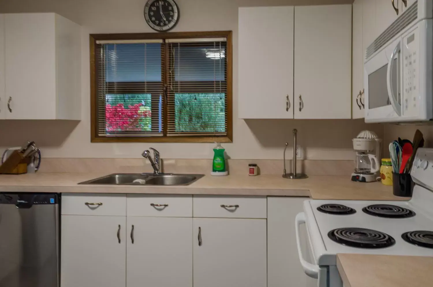 Kitchen or kitchenette, Kitchen/Kitchenette in St. Andrews By The Lake