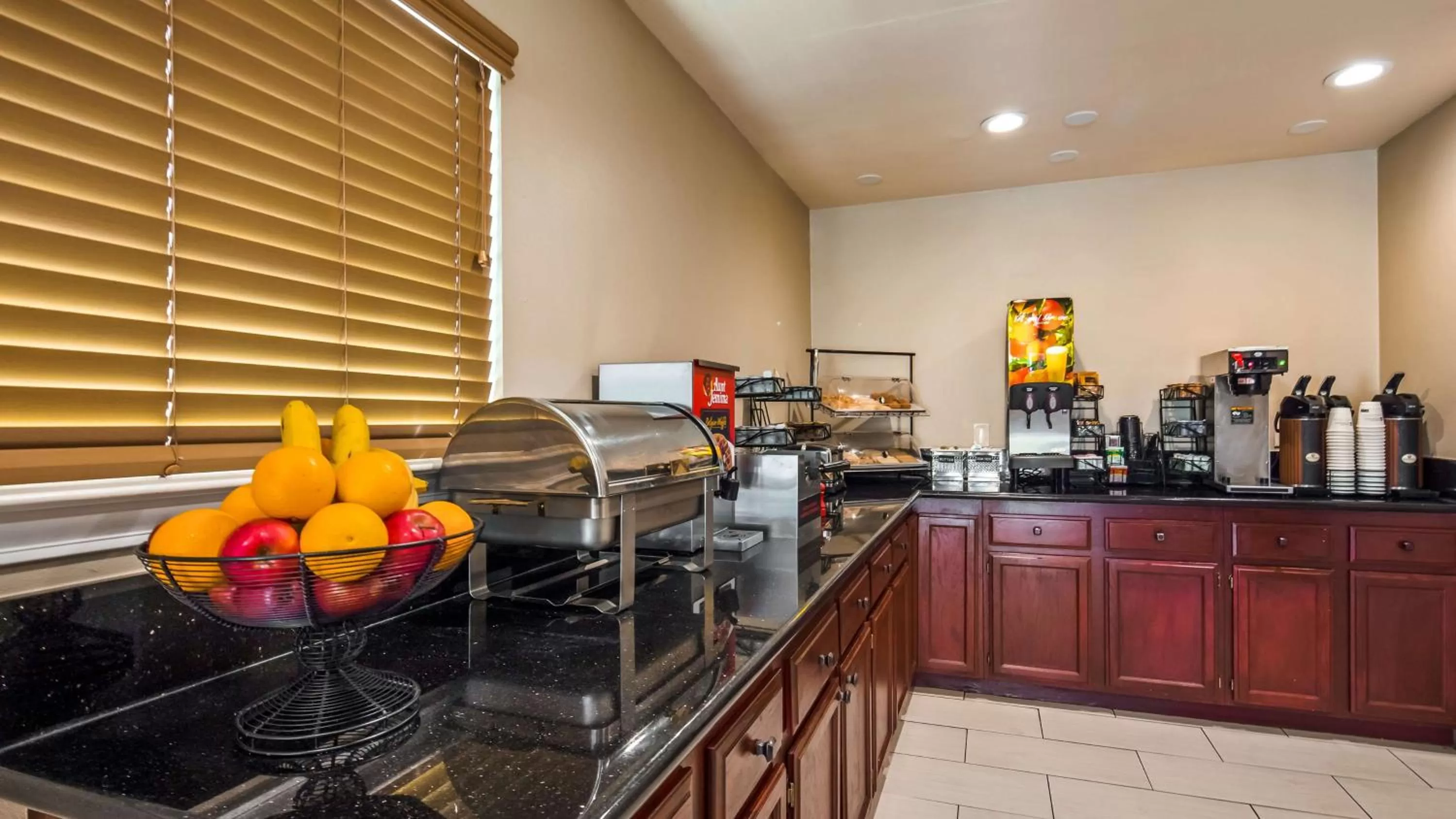 Restaurant/places to eat in Best Western Heritage Inn