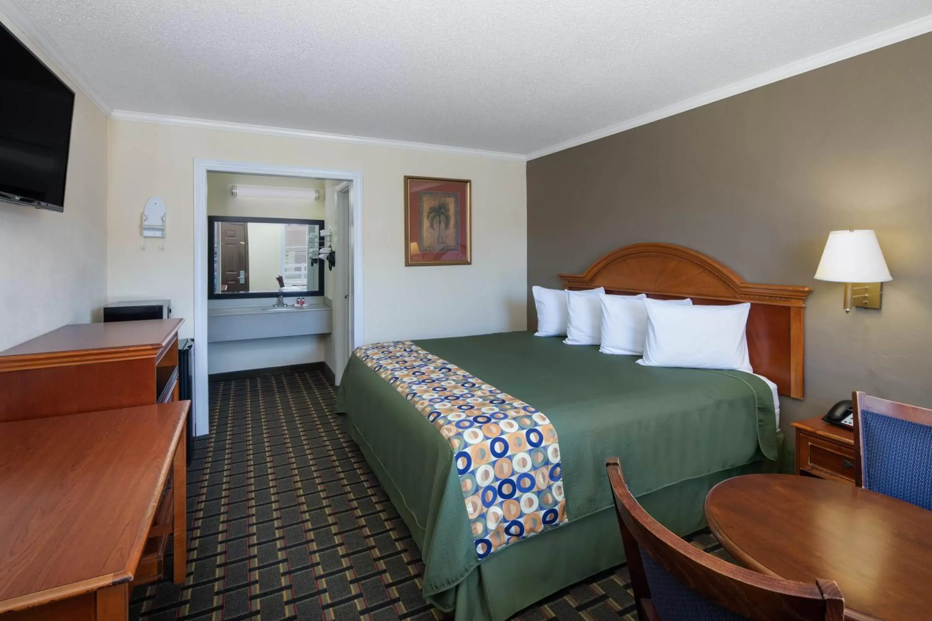 Bed in Travelodge by Wyndham Orangeburg