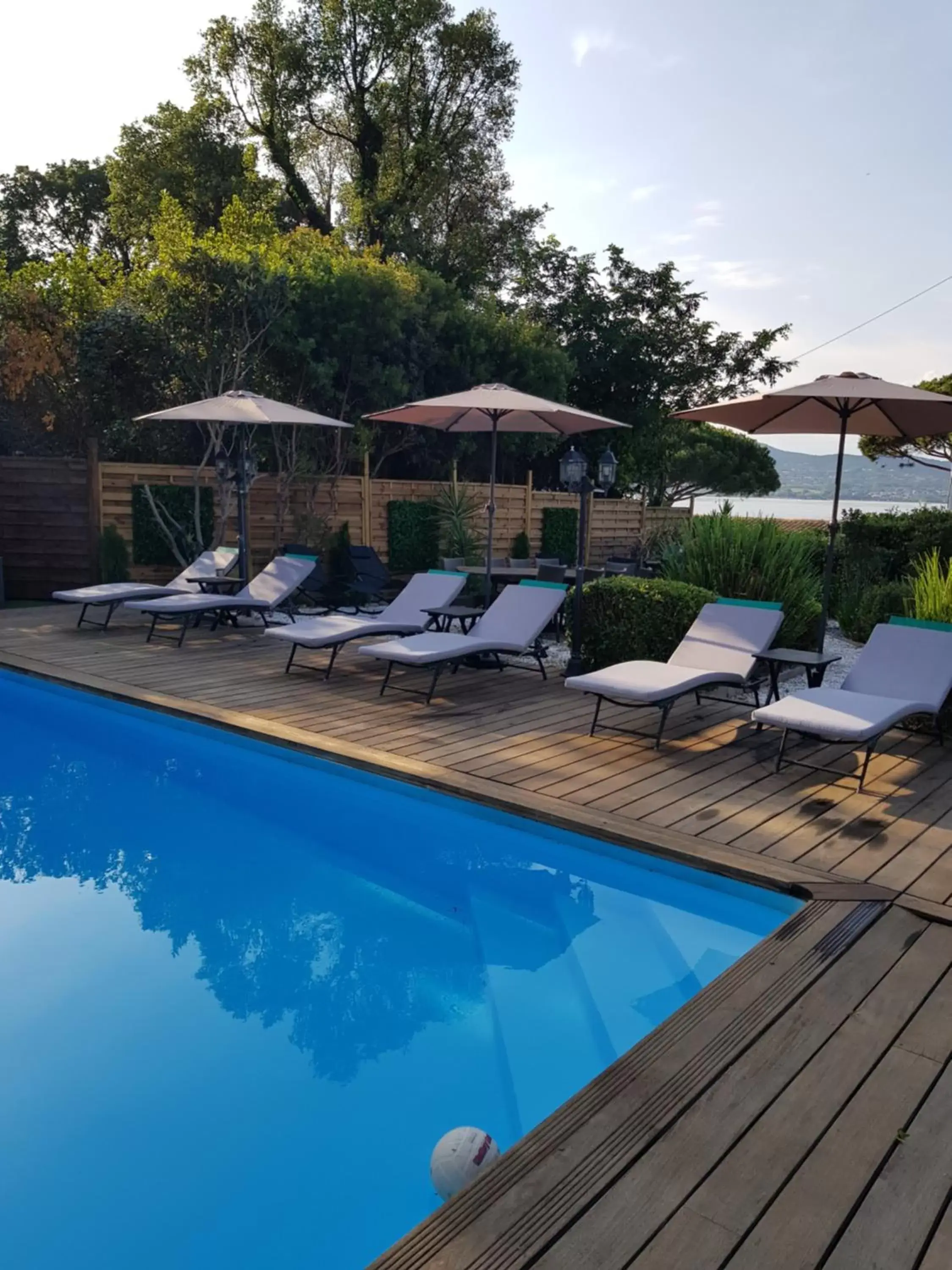 Swimming Pool in Hotel Villa Maya