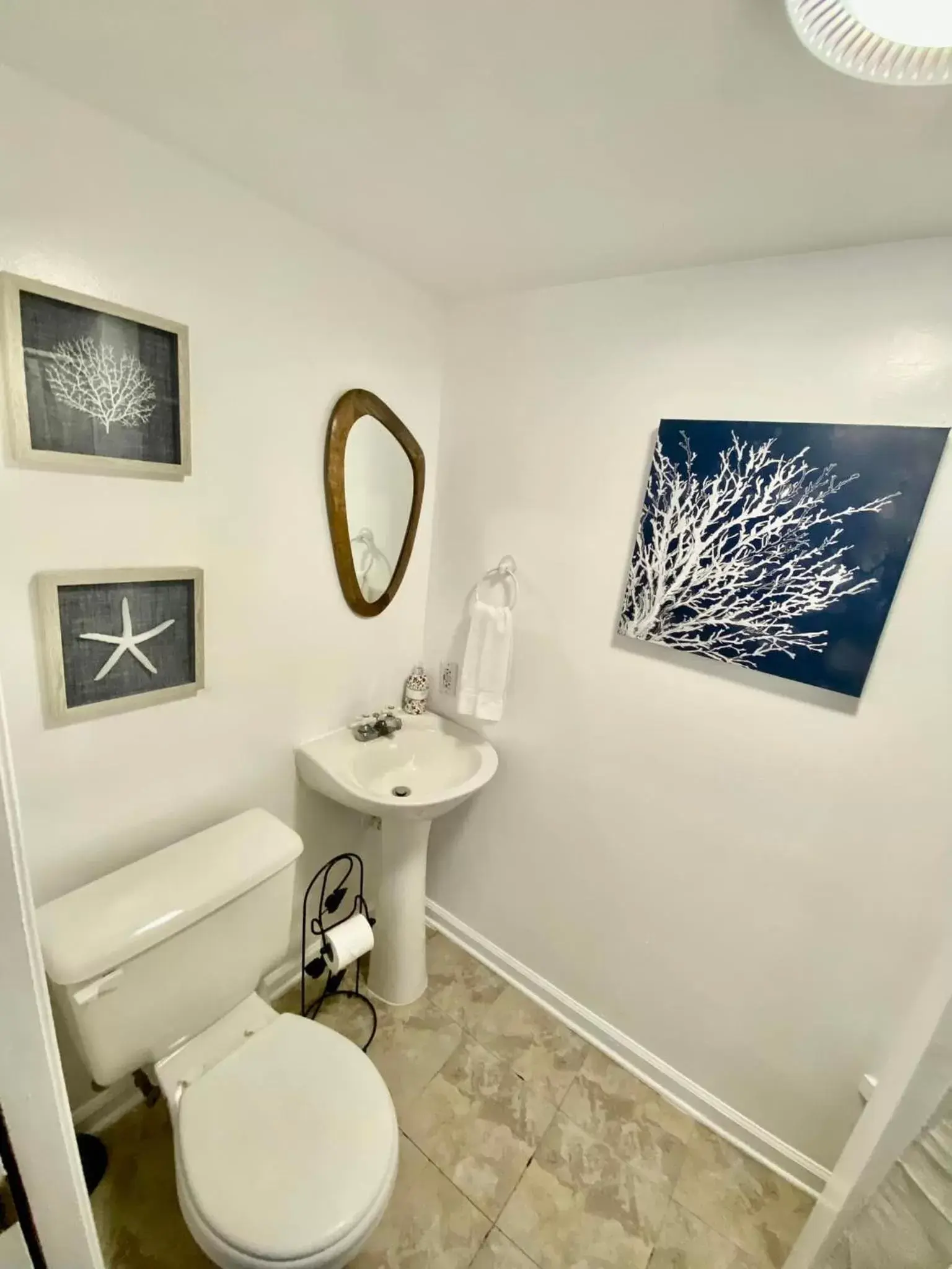 Bathroom in Atlantic House Bed & Breakfast