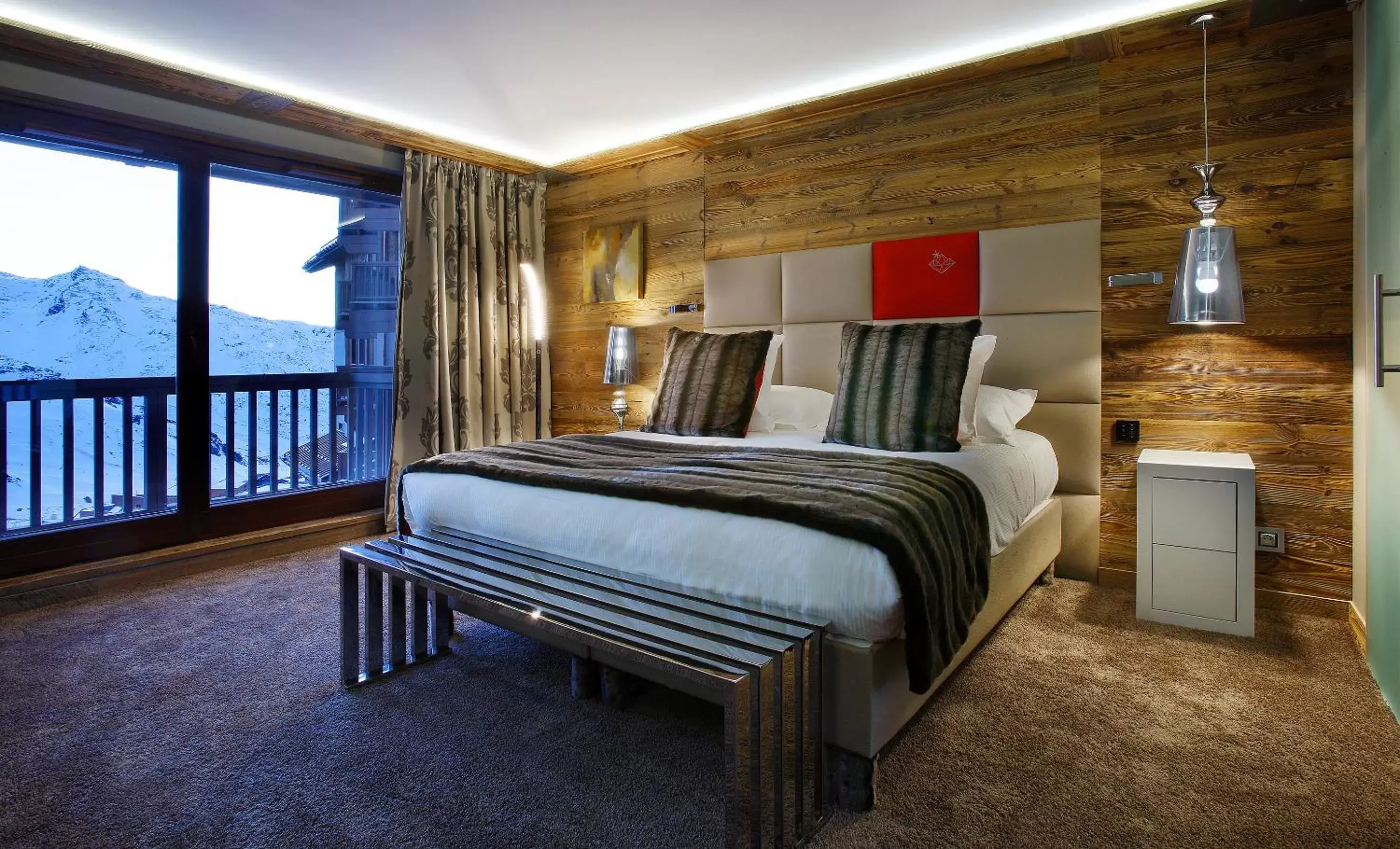 Bed in Hôtel Koh-I Nor by Les Etincelles