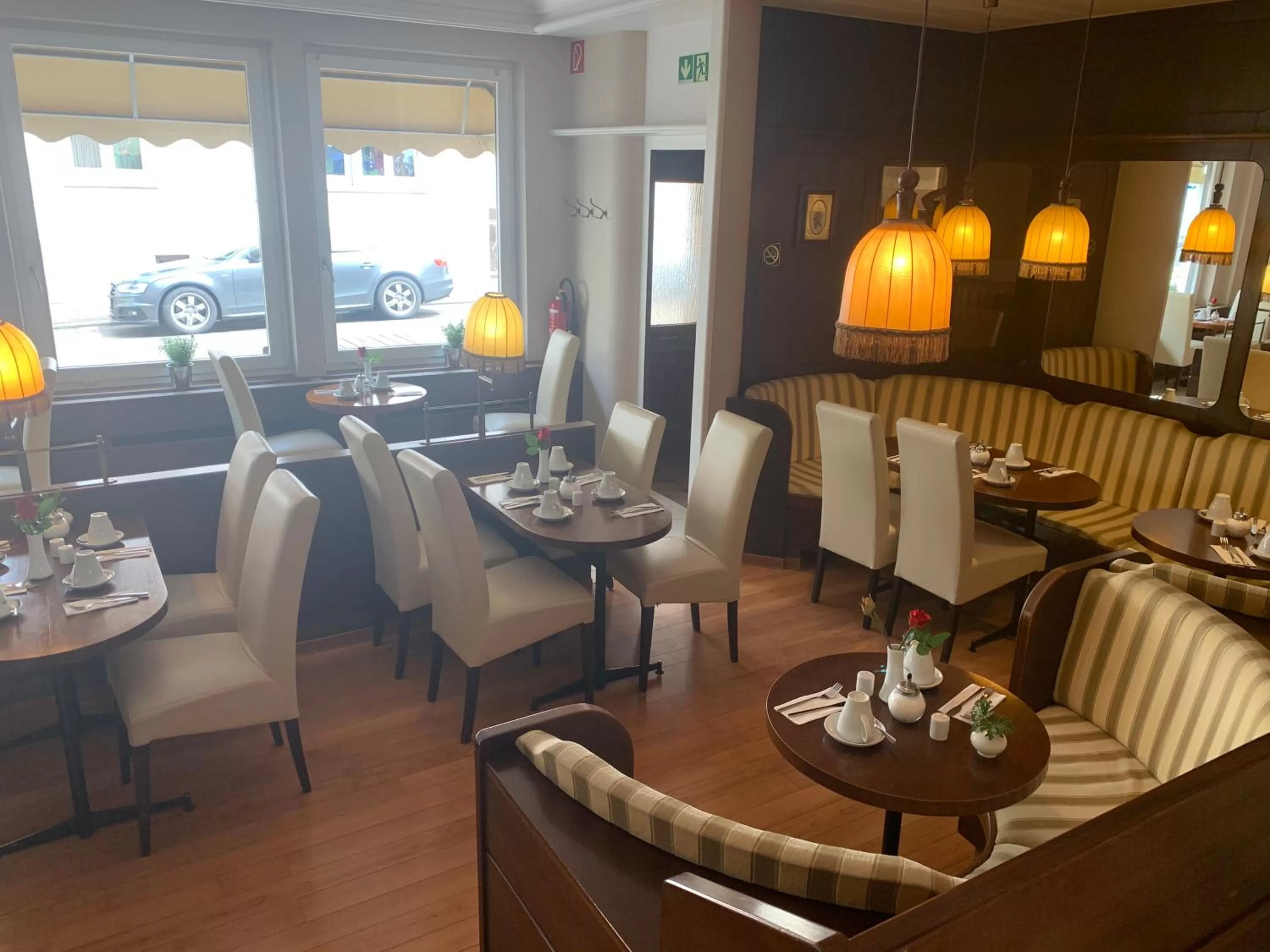 Restaurant/places to eat in Hafner Hotel- Apartment