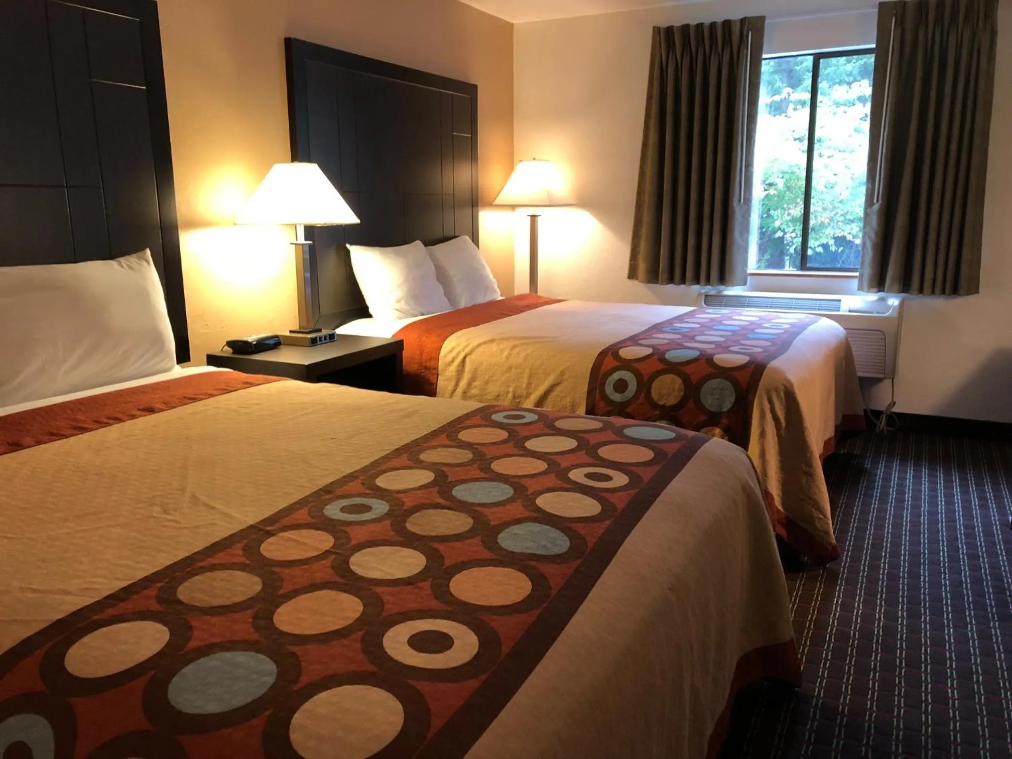 Bedroom, Bed in Super 8 by Wyndham Lacey Olympia Area