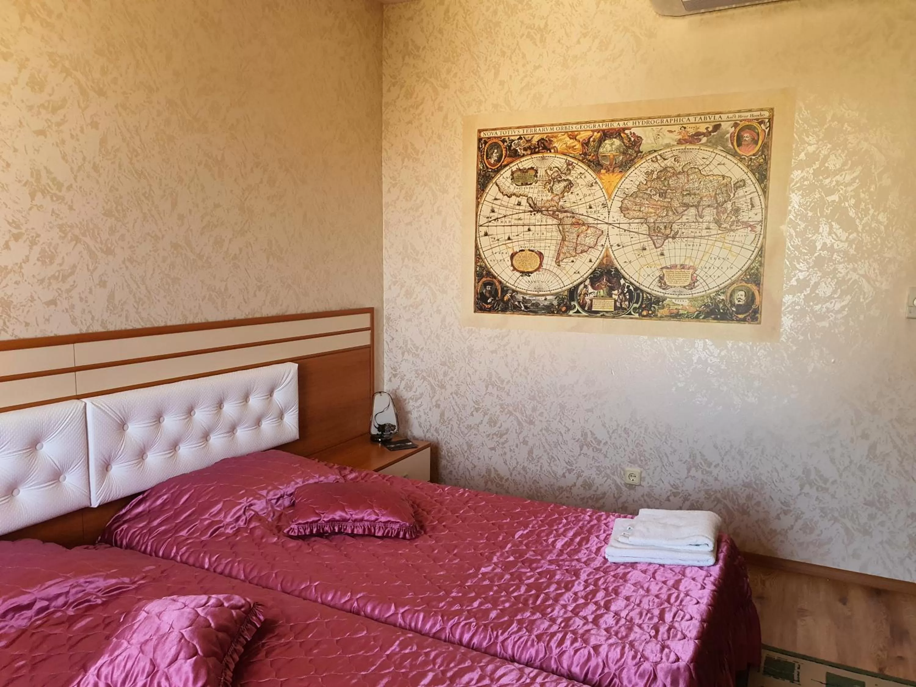 Bed in Hotel Dobrudja