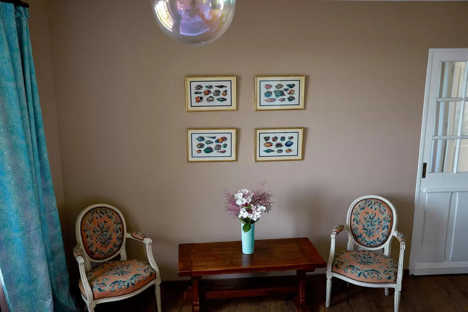 Decorative detail, Dining Area in Chambres d'hôtes Les 4 Vents Pointe du Hoc - Landing Beaches