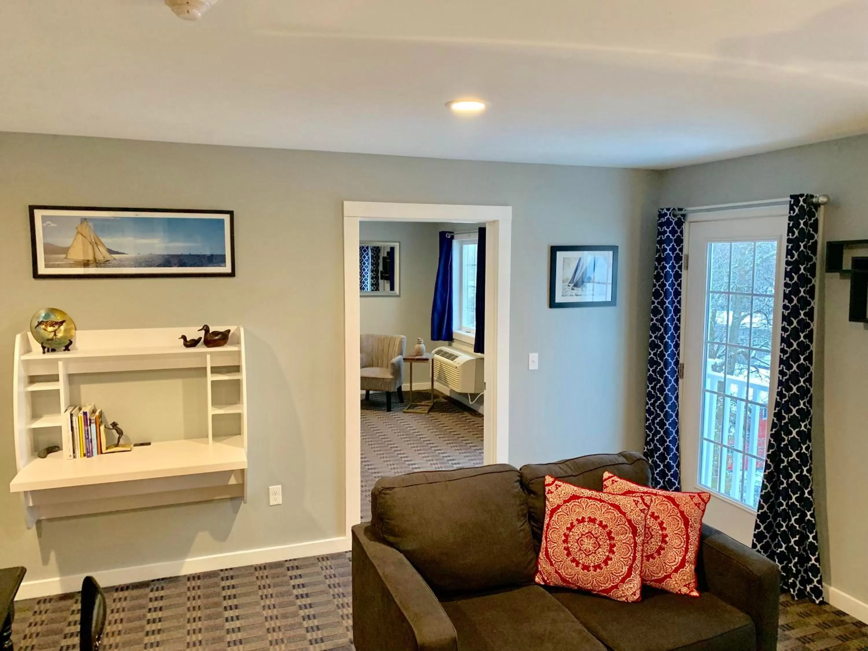 Bed in Acadia Hotel - Downtown