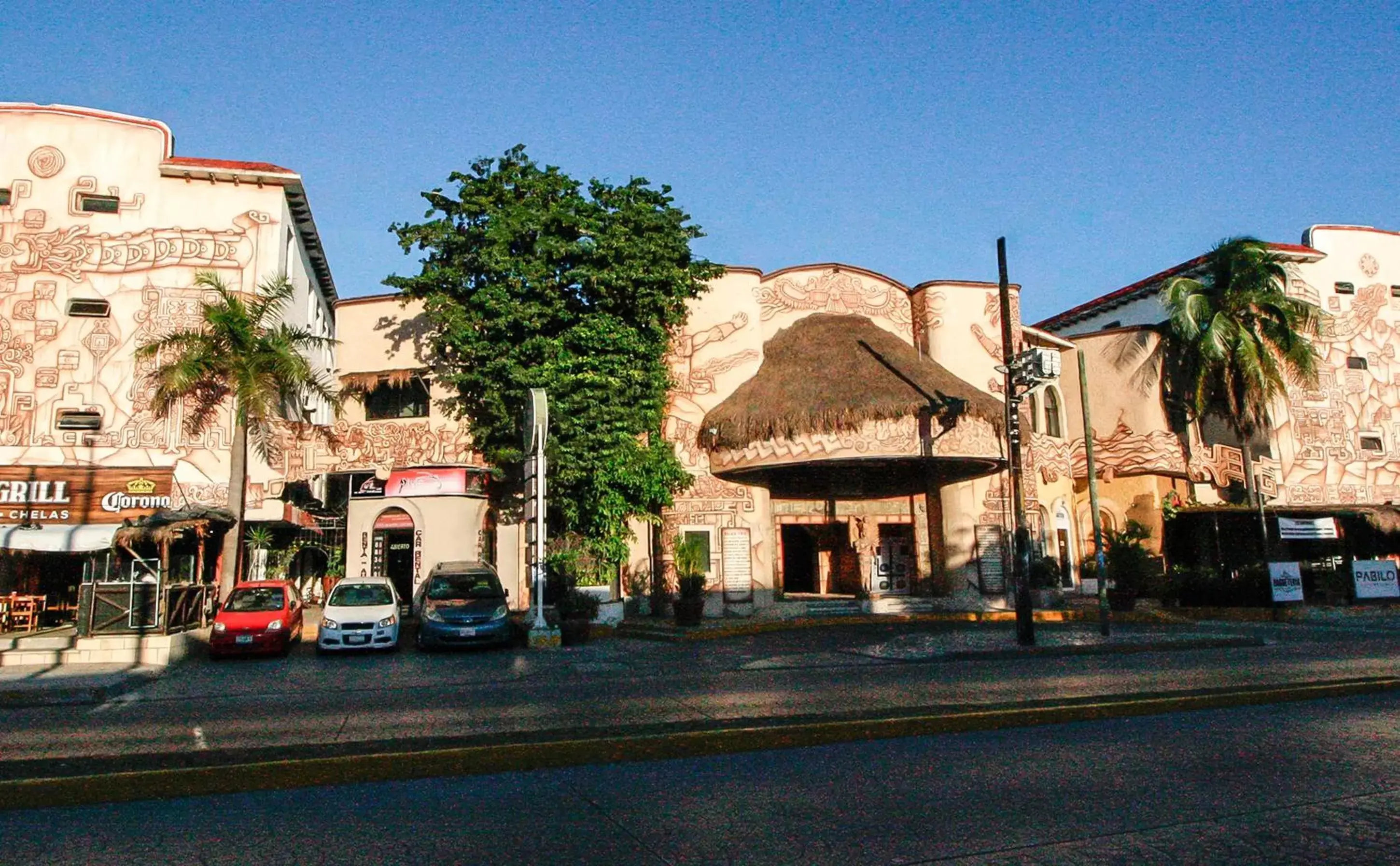 Property building in Hotel Xbalamqué & Spa Cancún Centro
