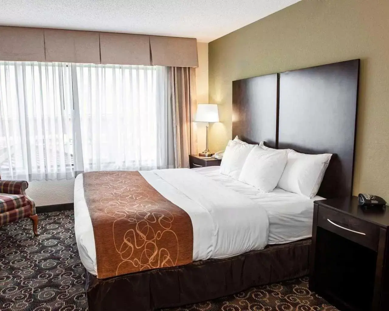 Bed in Comfort Suites West Indianapolis - Brownsburg