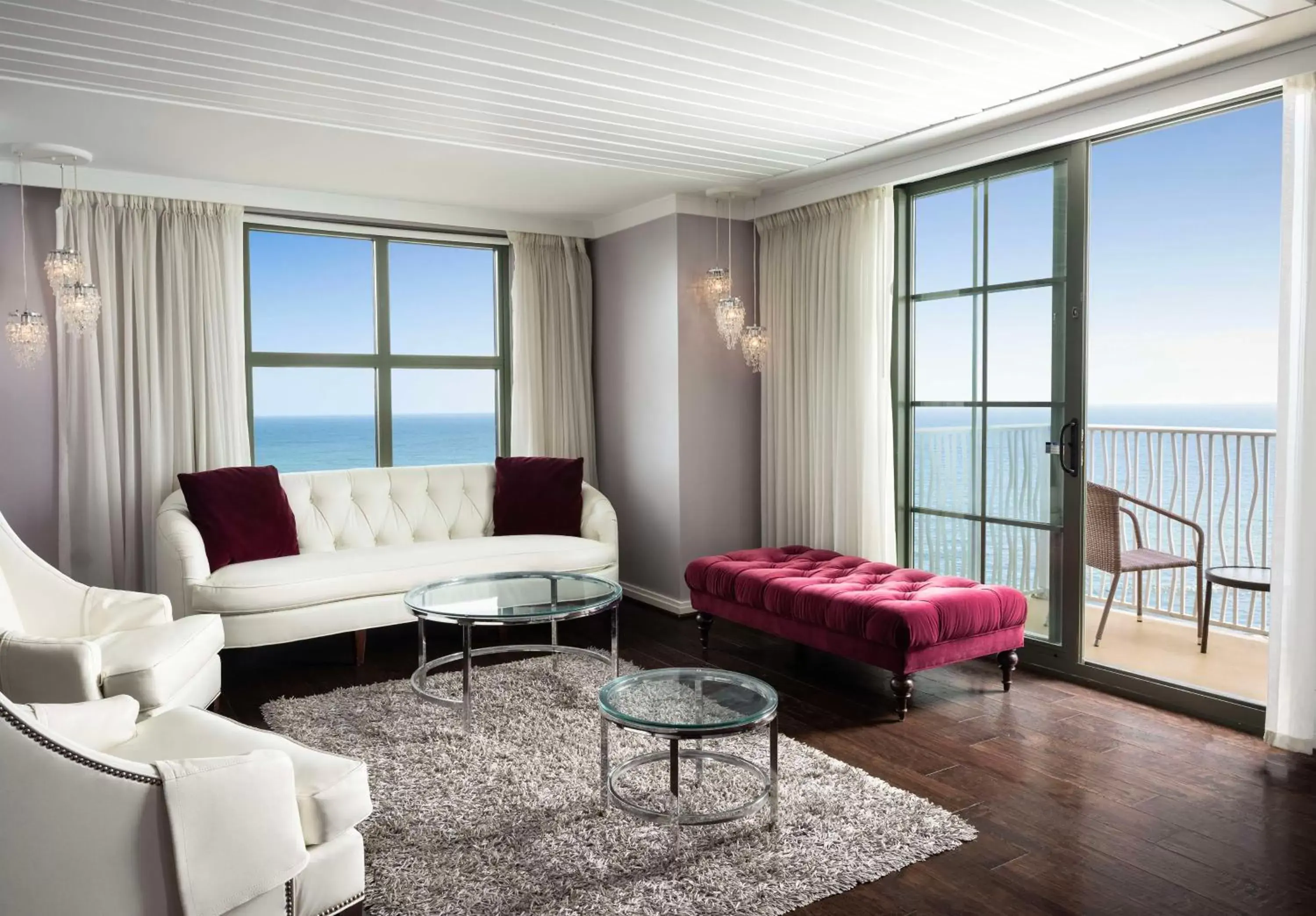 Living room, Sea View in Hilton Virginia Beach Oceanfront