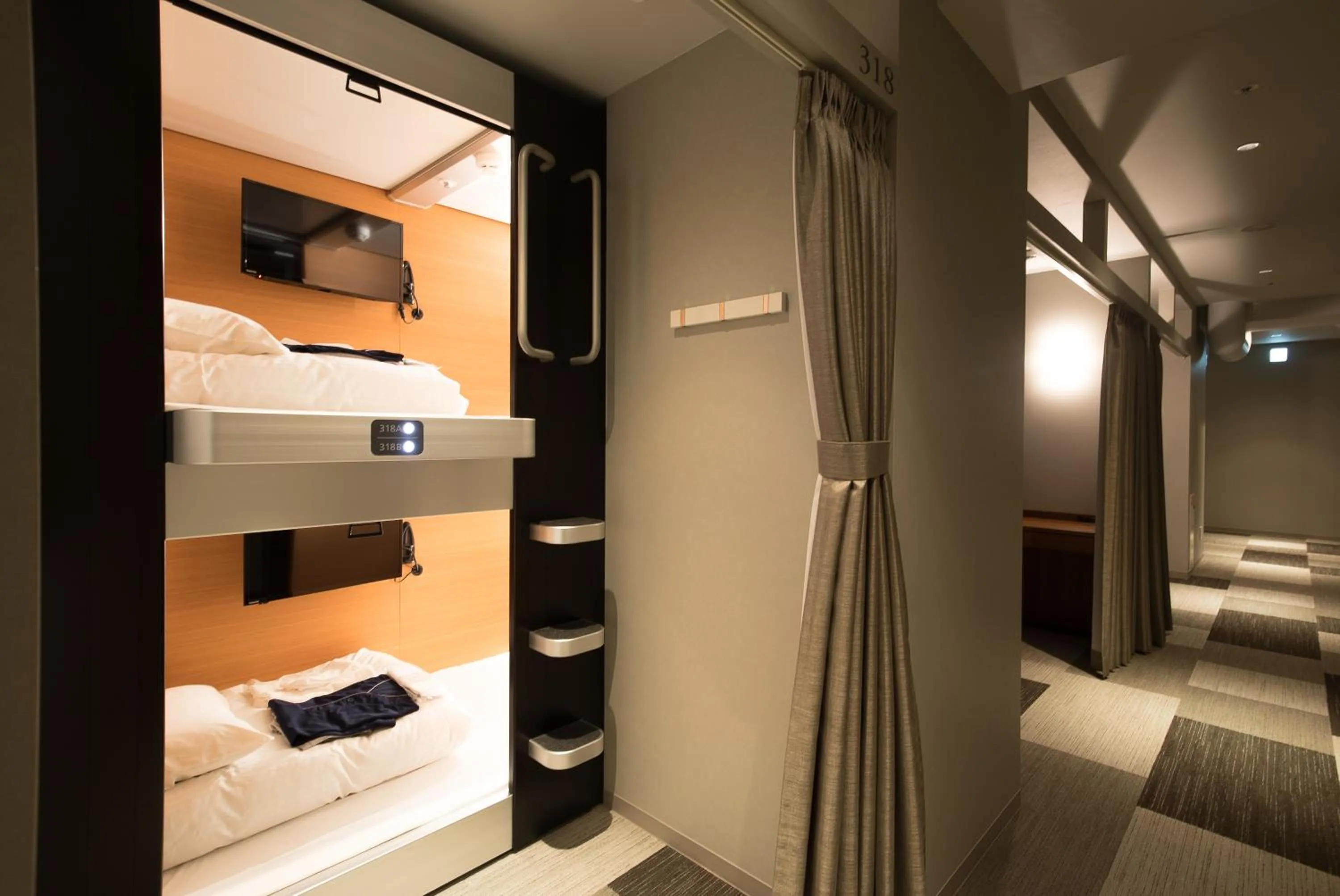 Photo of the whole room, Bed in Gardens Cabin