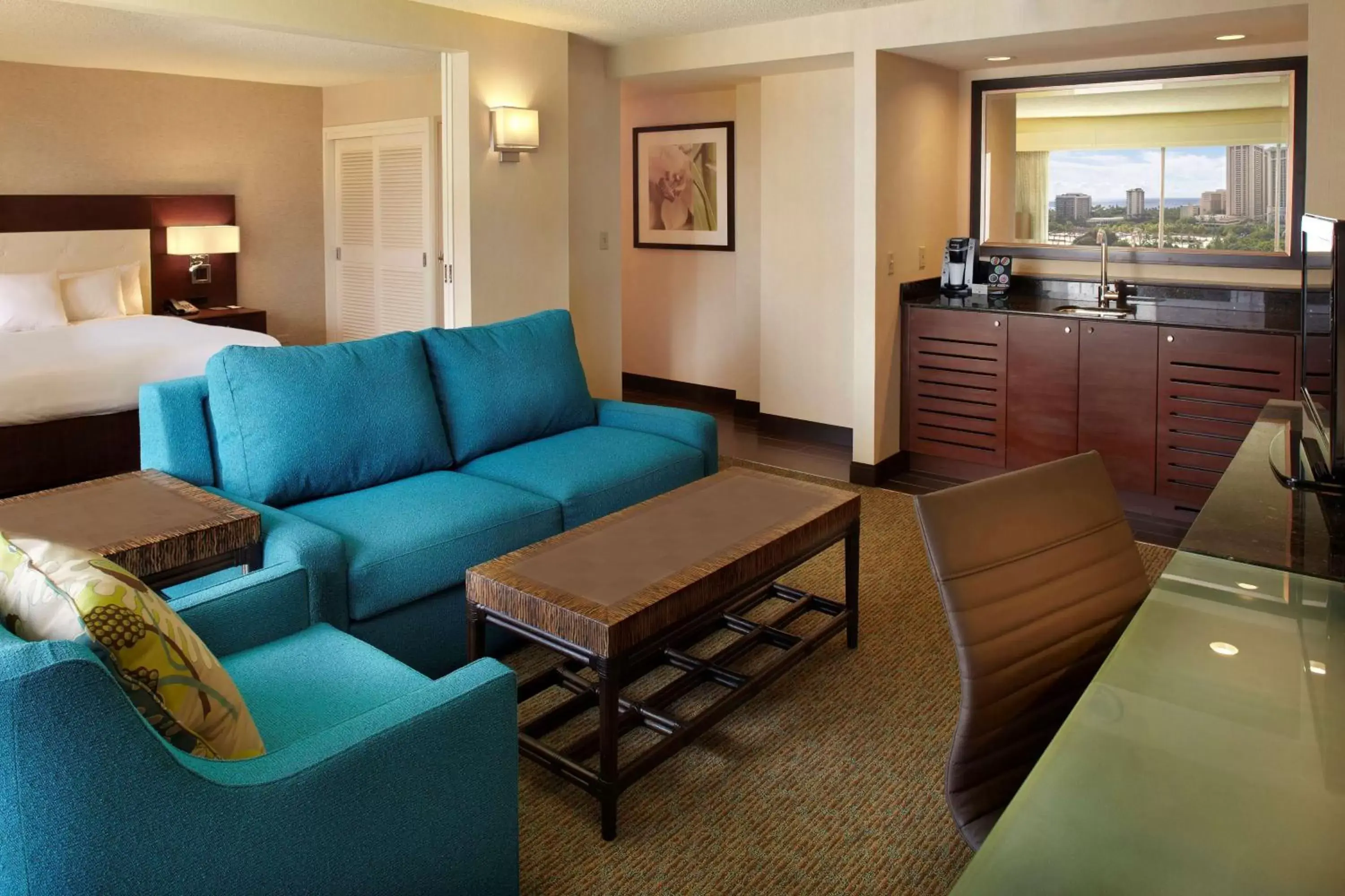 Living room, Seating Area in DoubleTree by Hilton Alana - Waikiki Beach