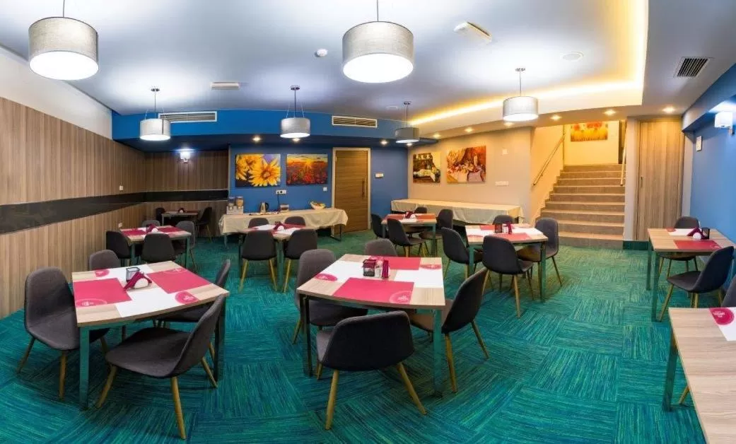 Restaurant/places to eat in Central Hotel, Fitness and Spa