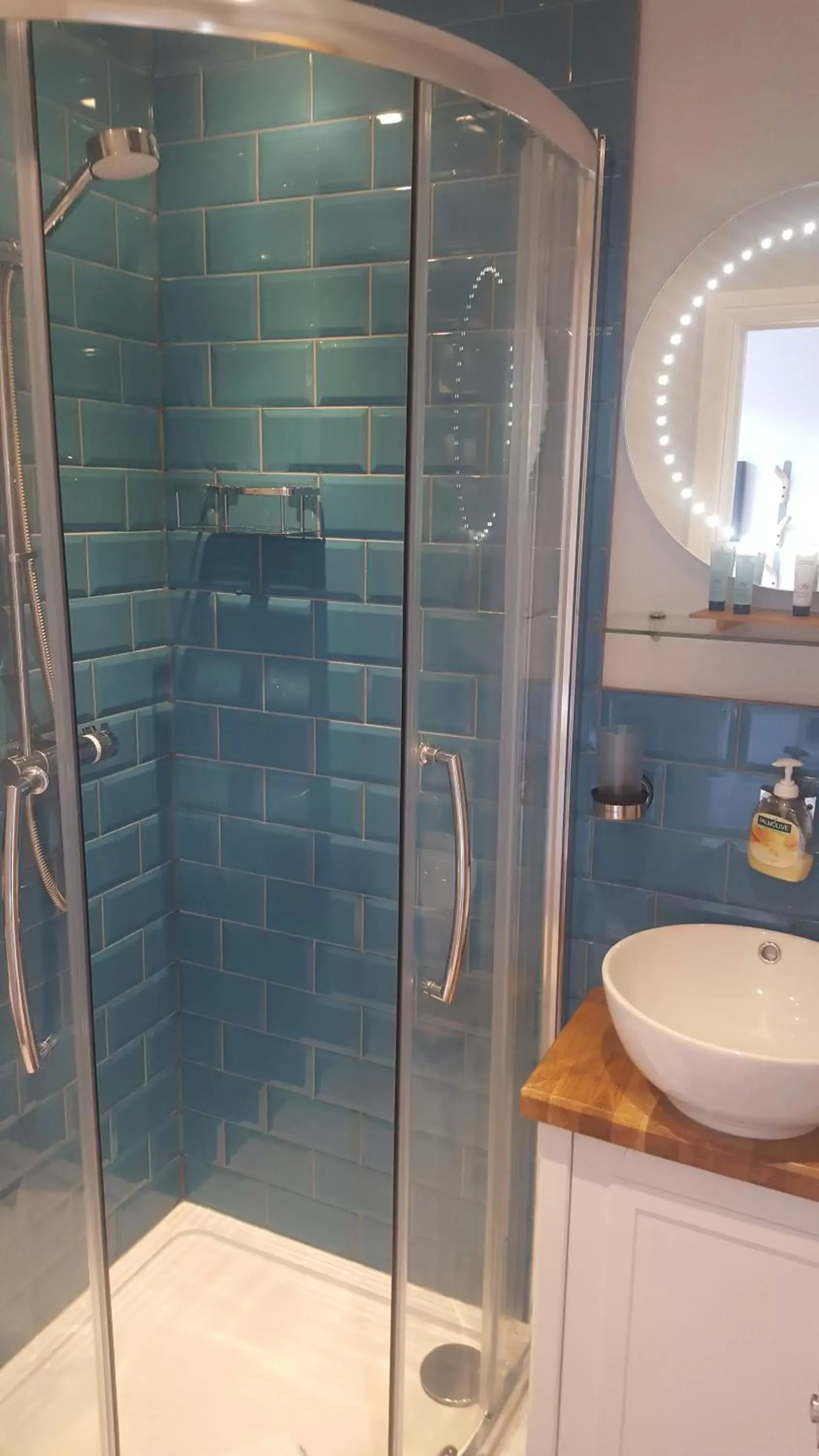 Shower, Bathroom in Beaumond Cross Inn