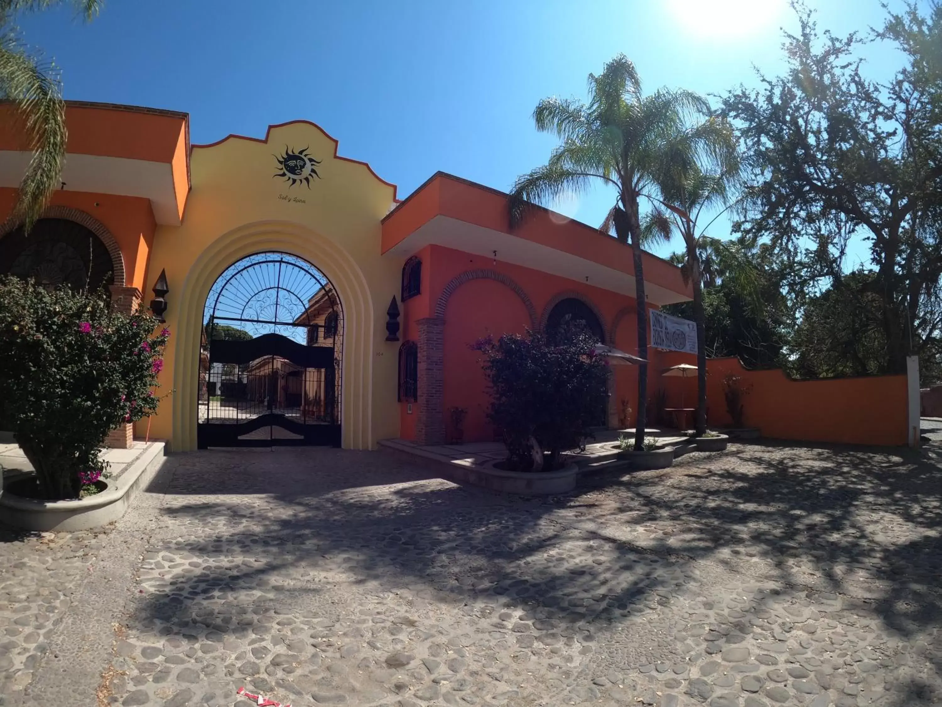 Facade/entrance in Hotel Boutique Sol y Luna SPA