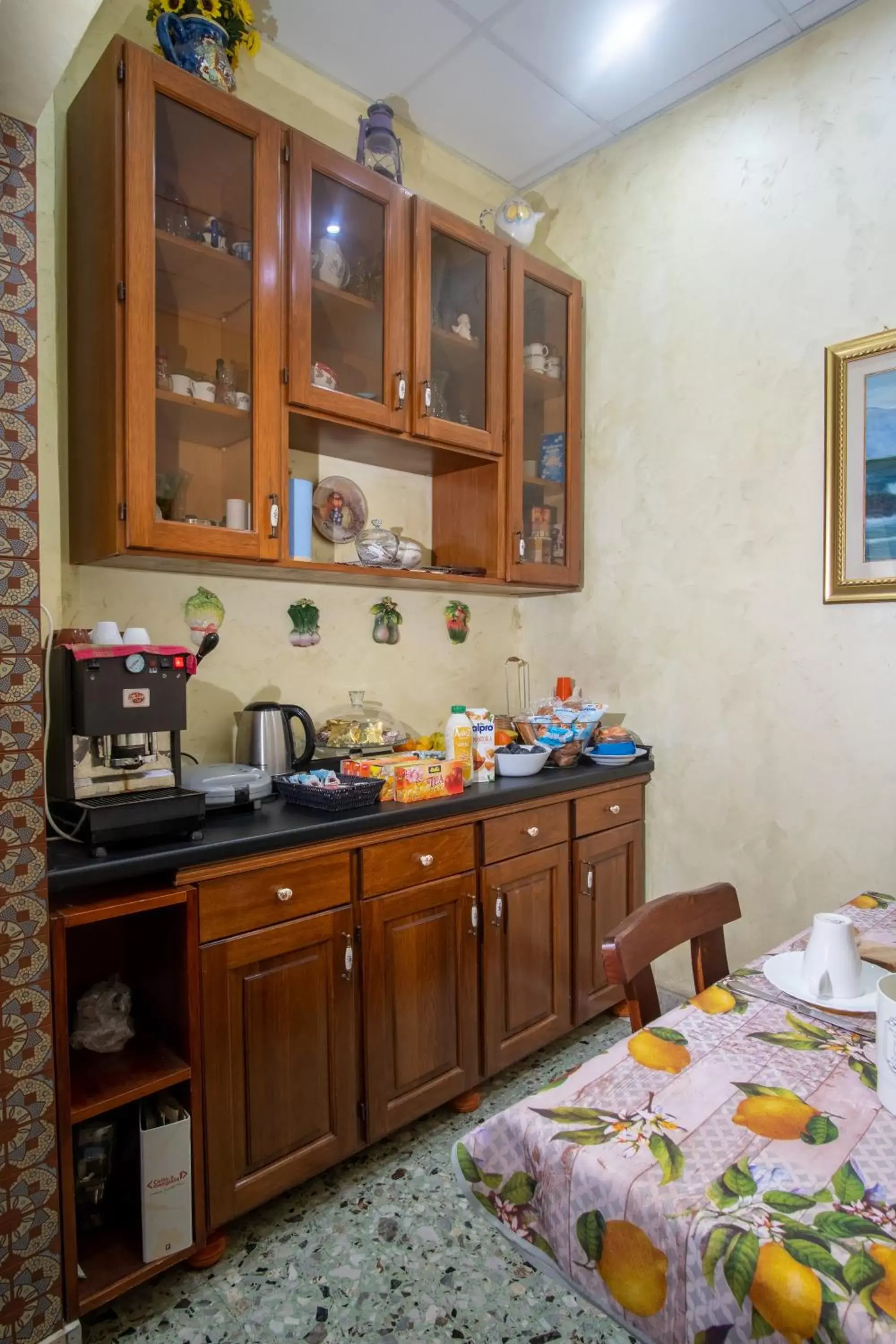 Coffee/tea facilities, Kitchen/Kitchenette in Aci B&B