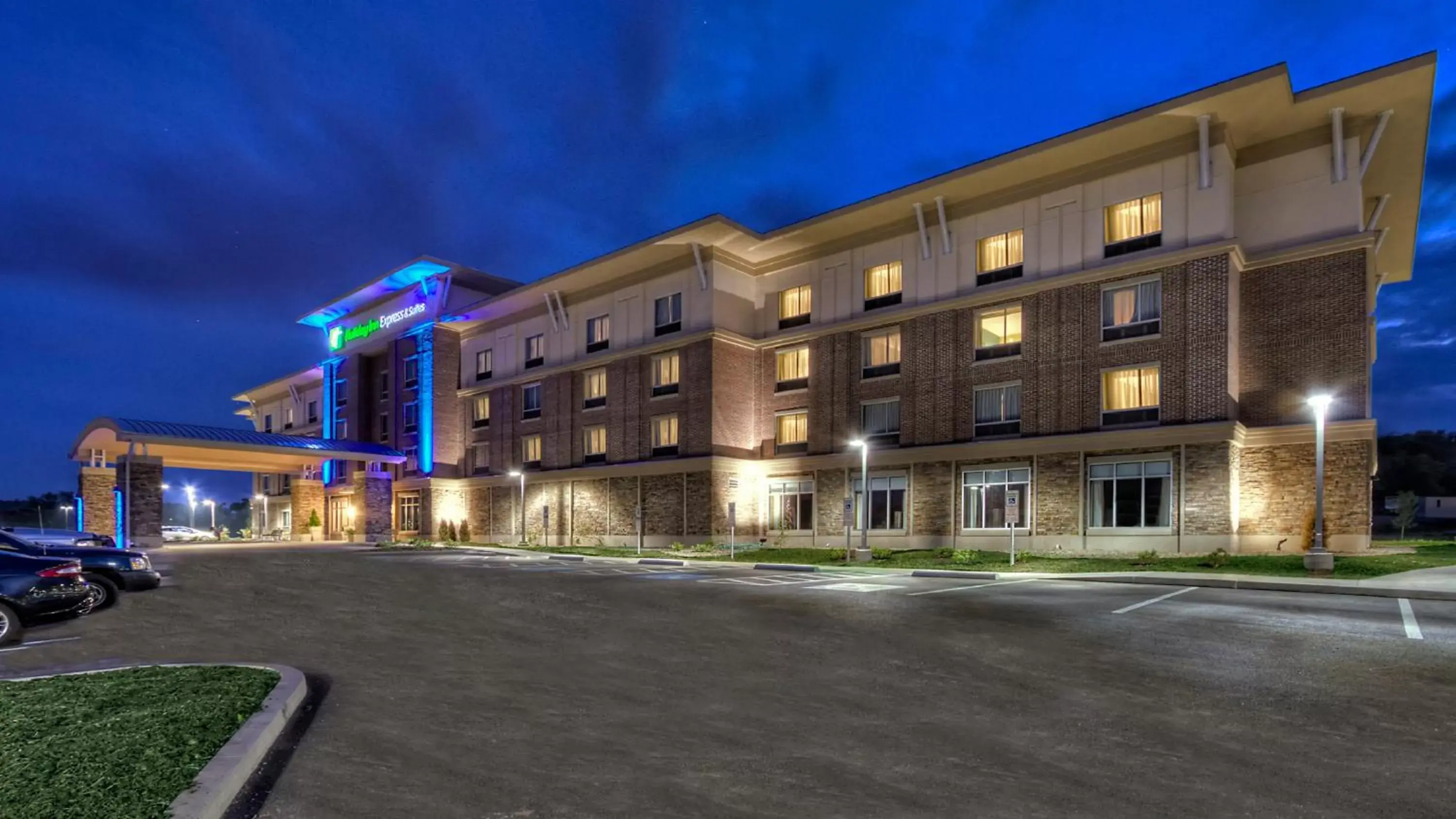 Property Building in Holiday Inn Express & Suites Pittsburgh SW/Southpointe, an IHG Hotel